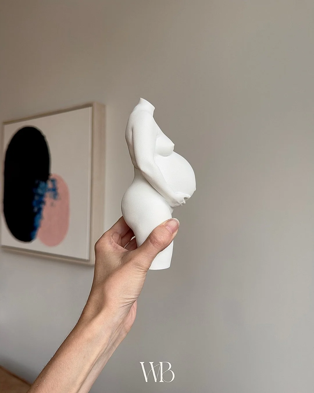 Your bump. Your body. Hand-painted and unlike anything else. 🤍

Swipe to see the incredible detail that&rsquo;s unique to @wunderbump 🫶🏼

Every sculpture leaves my studio hand-painted, obsessed over, and made with so much love. The detail you see 