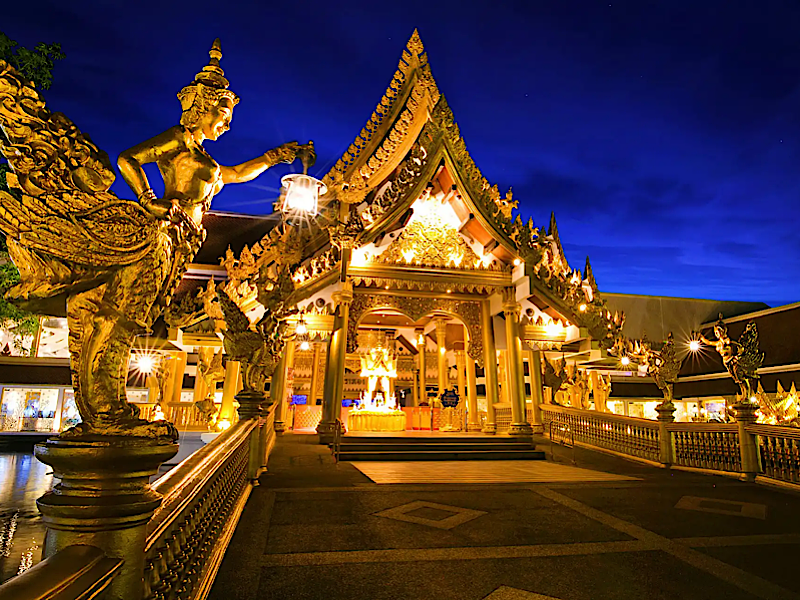 Phuket FantaSea Show & Buffet Dinner