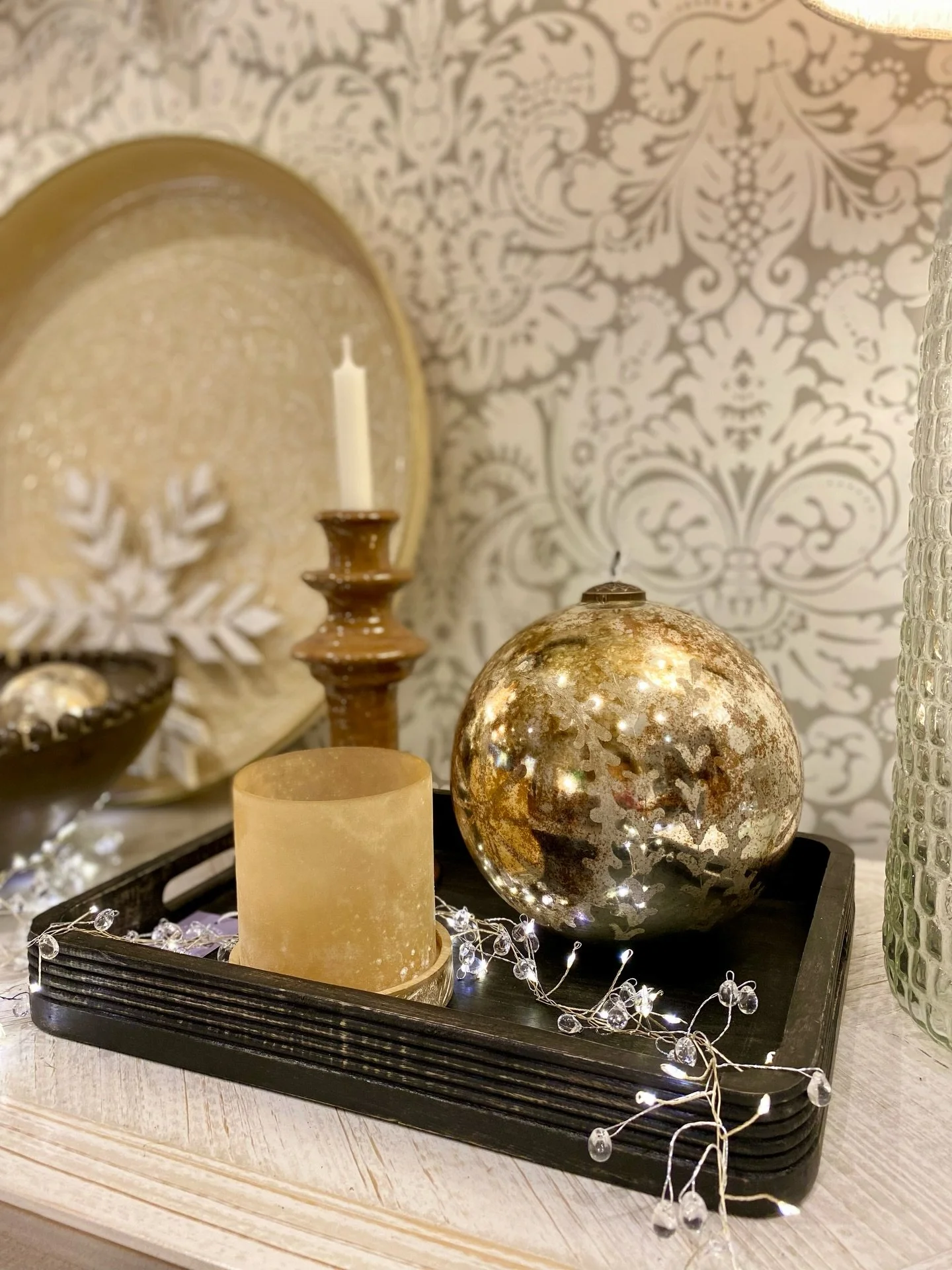 🤍💫 Winter Sideboard Inspiration 💫🤍

We all love a Christmas tree, but there are other ways to bring festive warmth into the home. Dressing a sideboard can be a simple and exciting way to bring Christmassy comforts to your living space.

✨Symmetry