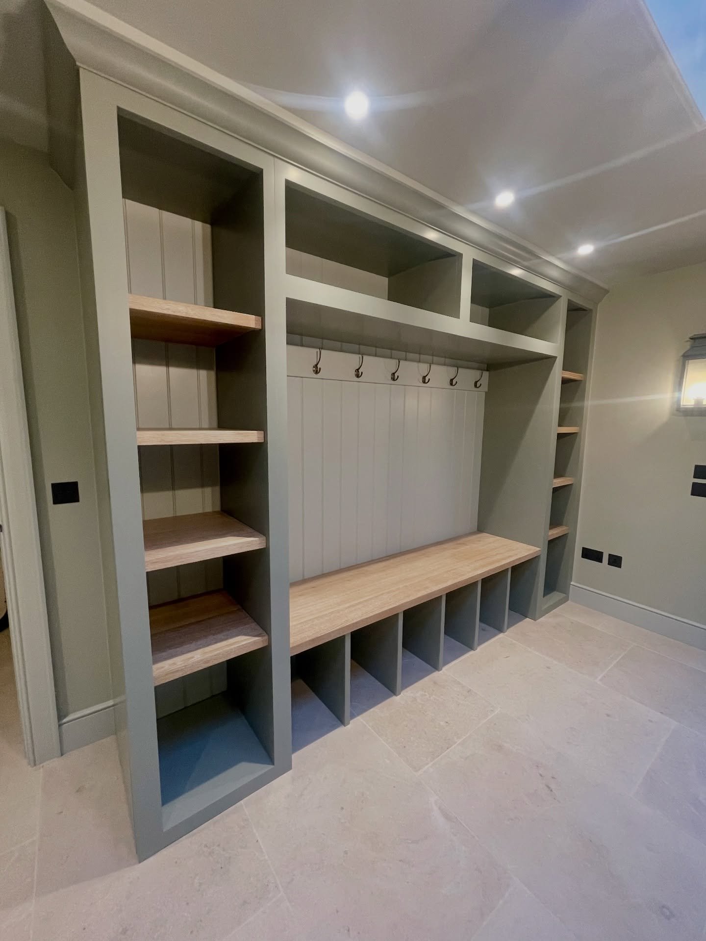 Real life is messy, muddy and a little chaotic.

A bespoke boot room can make a gentle start in bringing a little order to the home. 🥾🌂☔️

Designed to support everyday life, this space gives you somewhere to pause, organise and reset before steppin