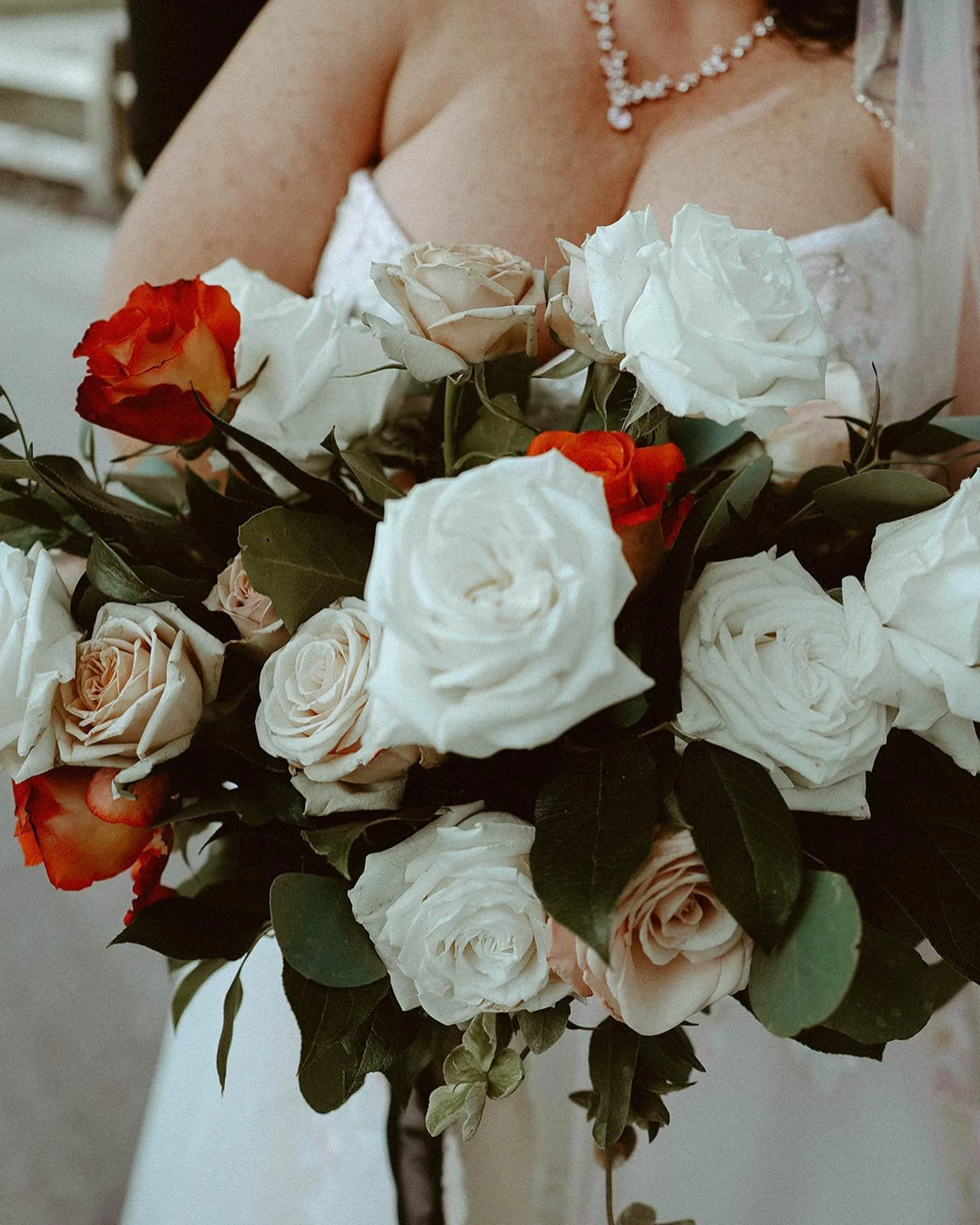 My last wedding out west this year! And it happen to be for someone extra special. My Auntie. 🤍 someone give me an excuse to come &ldquo;home&rdquo; for a visit! 
&bull;
&bull;
#tennesseeflorist #easttnflorist #tennesseeeventplanning #tneventstylist