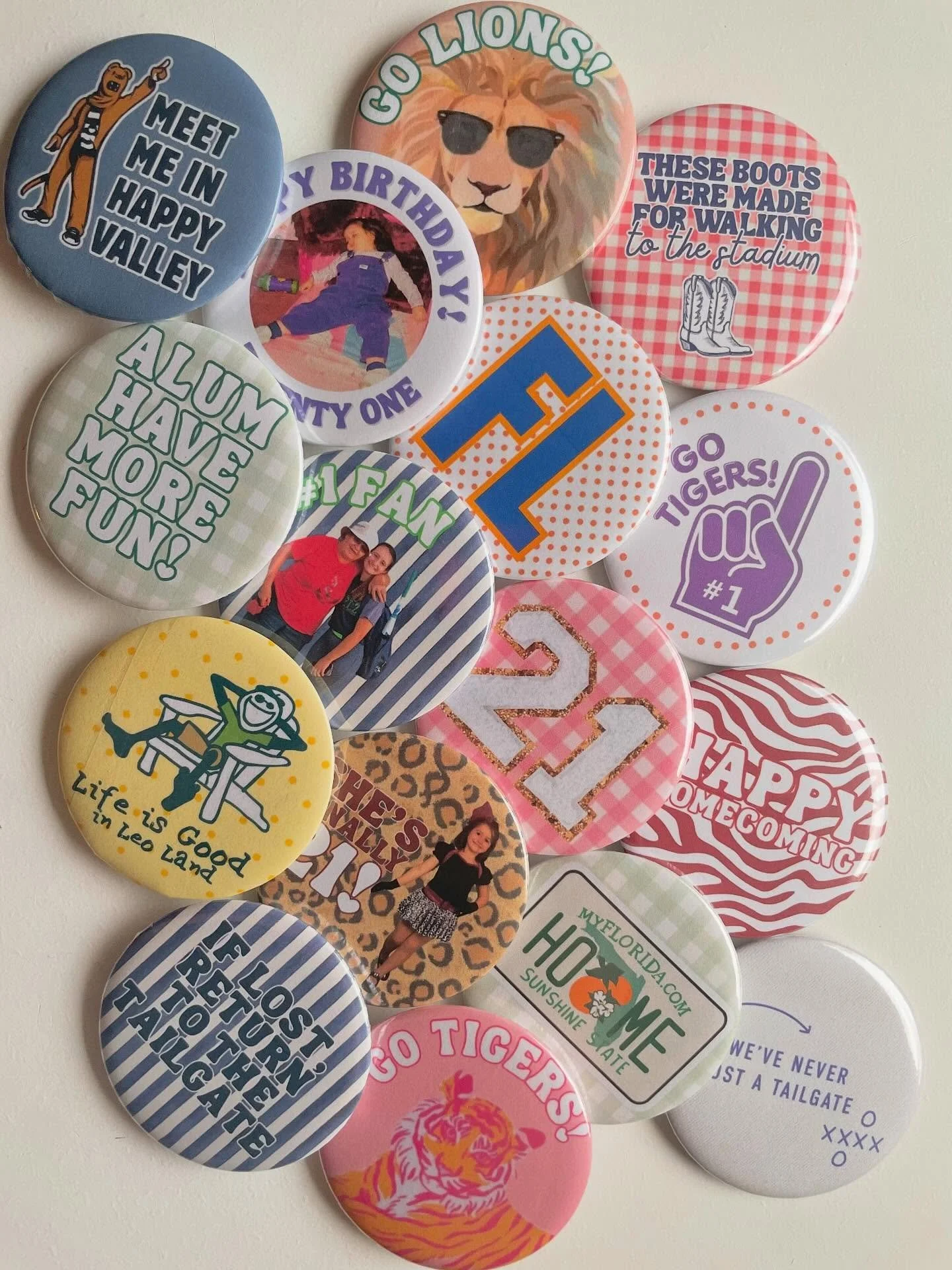 From tailgates to birthdays 🏈🥂 these buttons were made to match the moment!

Order yours and celebrate in style 💝