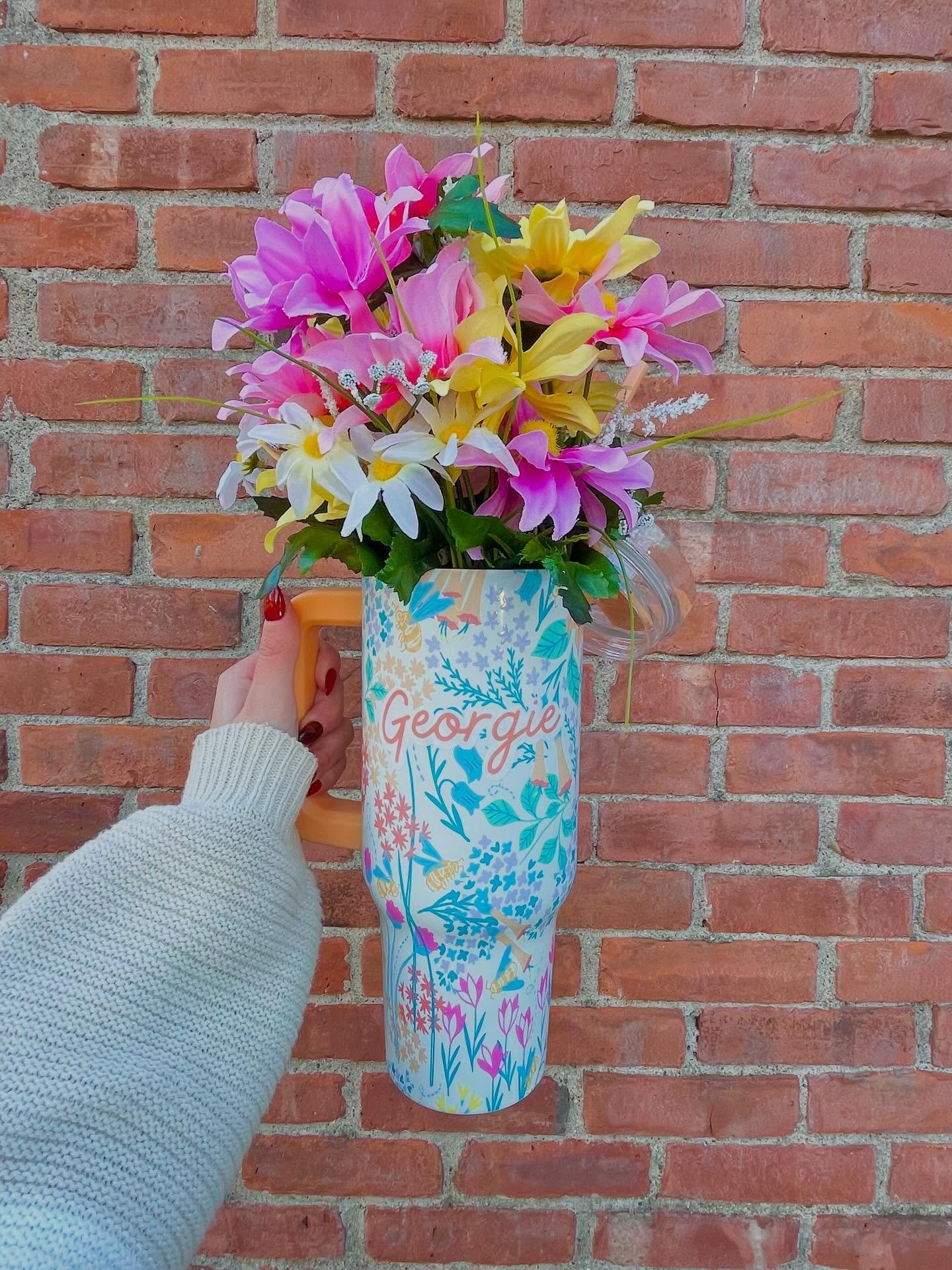 the cutest personalized tumbler with a bouquet to match 💐💌🫶🏻 perfect for adding gift cards, treats, and other little goodies!