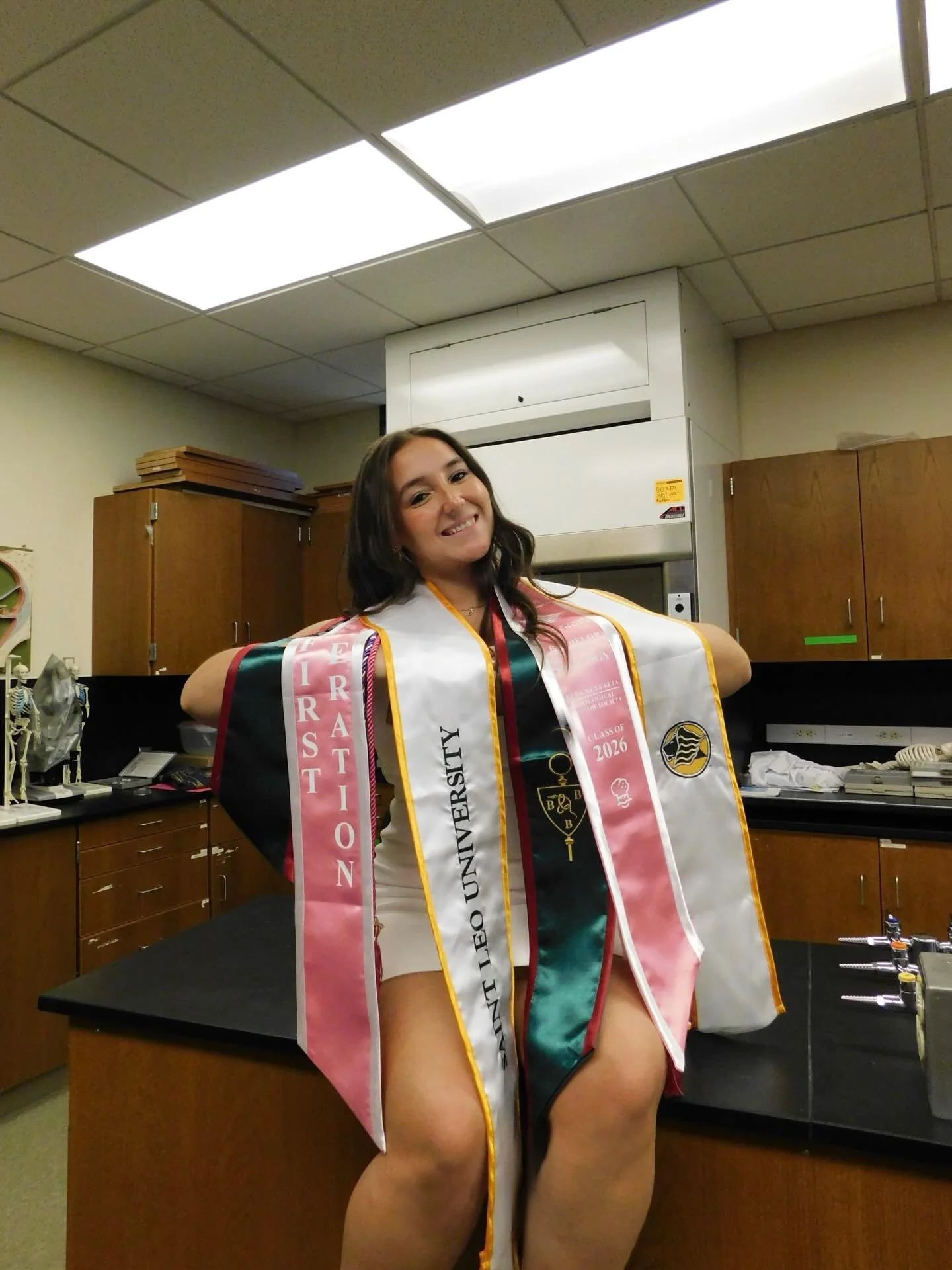a beautiful stole for an even more beautiful grad 🩷🥂🎓 made to celebrate all the hard work, memories, and new beginnings! congratulations!