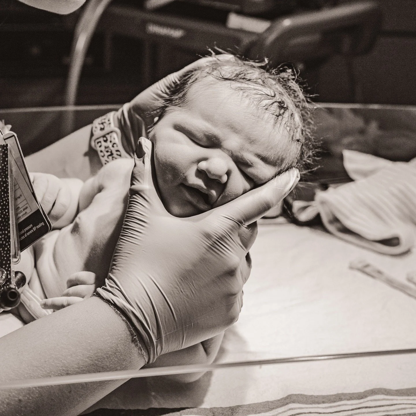 🌻Birth is a biological marvel, and every standard procedure is simply a tool in your toolkit. One of the first tools you&rsquo;ll encounter is the Vitamin K safety net!
We often think of Vitamin K as a bridge. 🩺
Newborns are born with very low leve