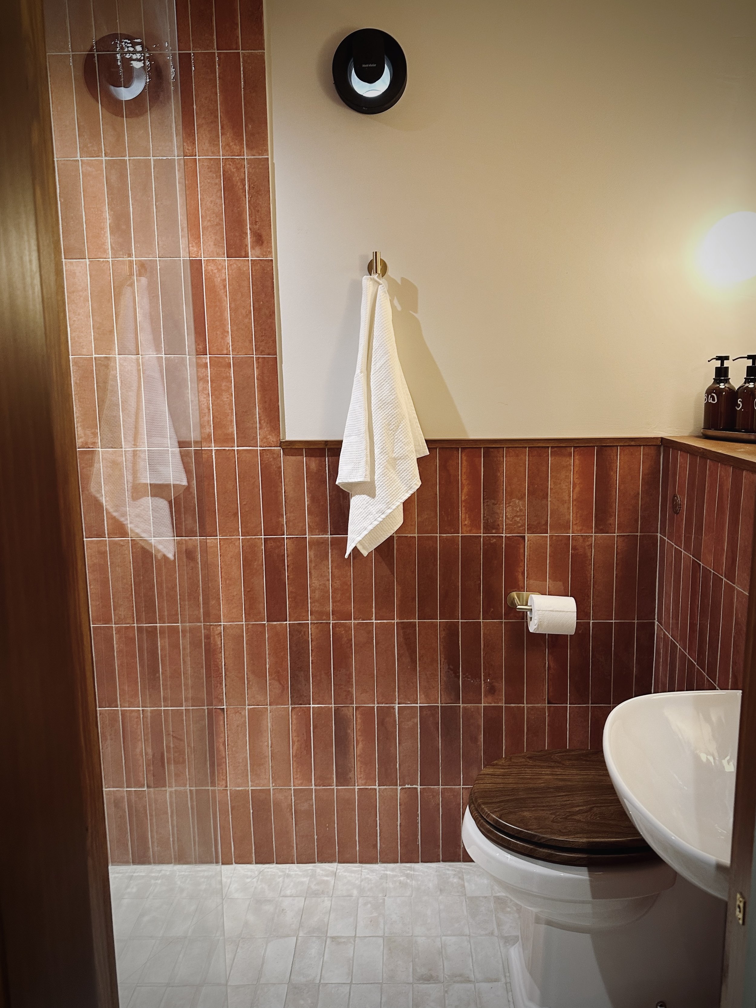 La-Pera-En-Suite-Room-At-Margate-Manor-11.JPG