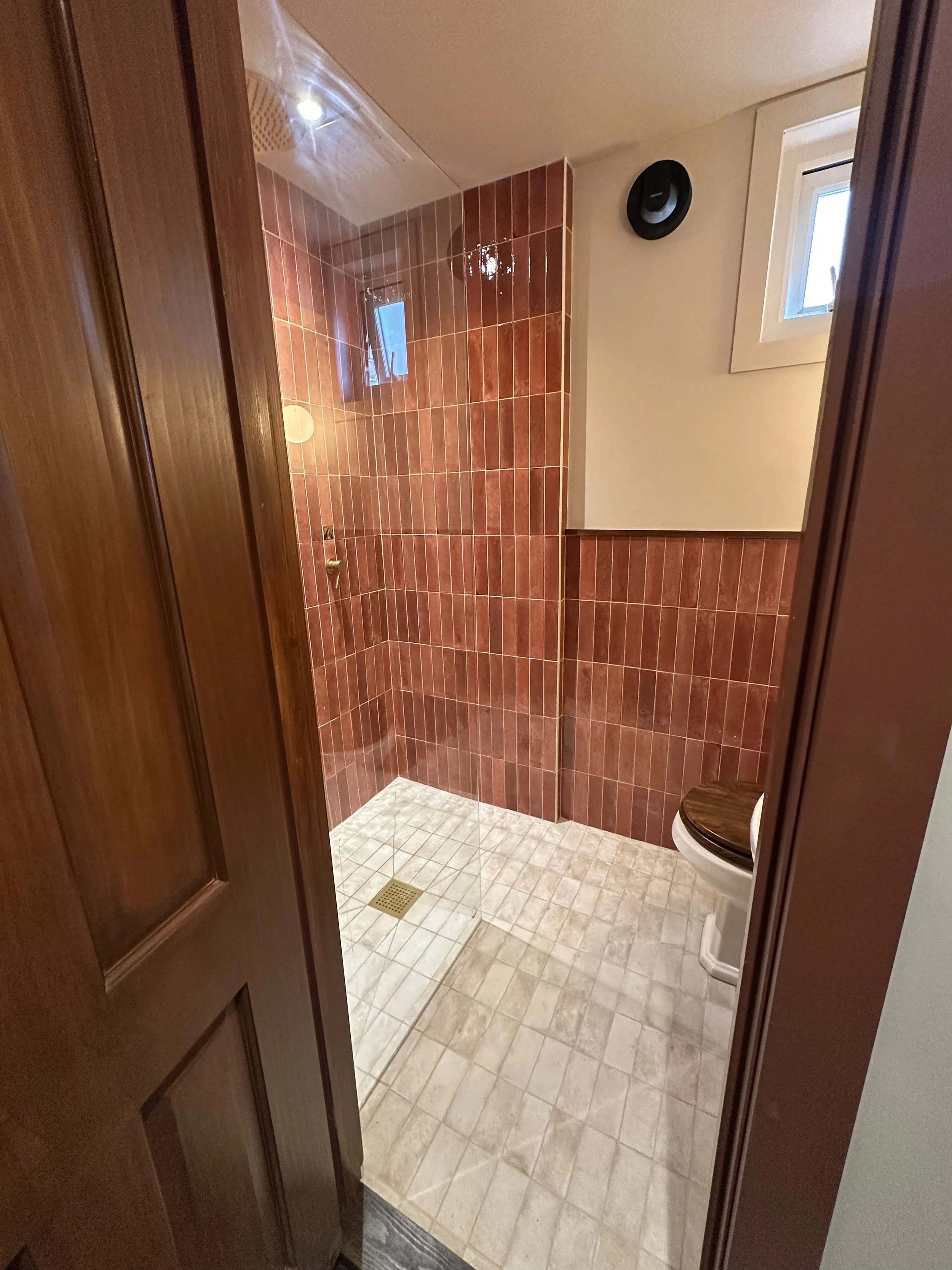 La-Rosa-En-Suite-Room-At-Margate-Manor-32.jpeg