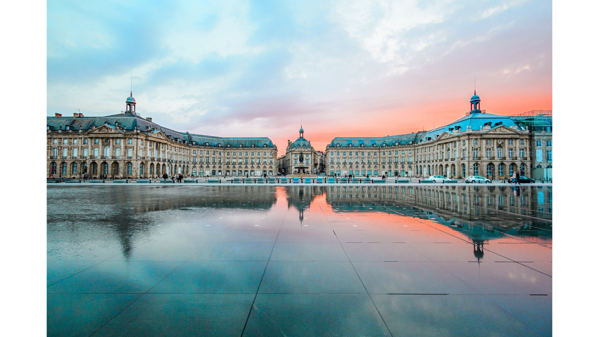 MasterPro est une solution développée à Bordeaux. L'image présente l'emblématique miroir d'eau