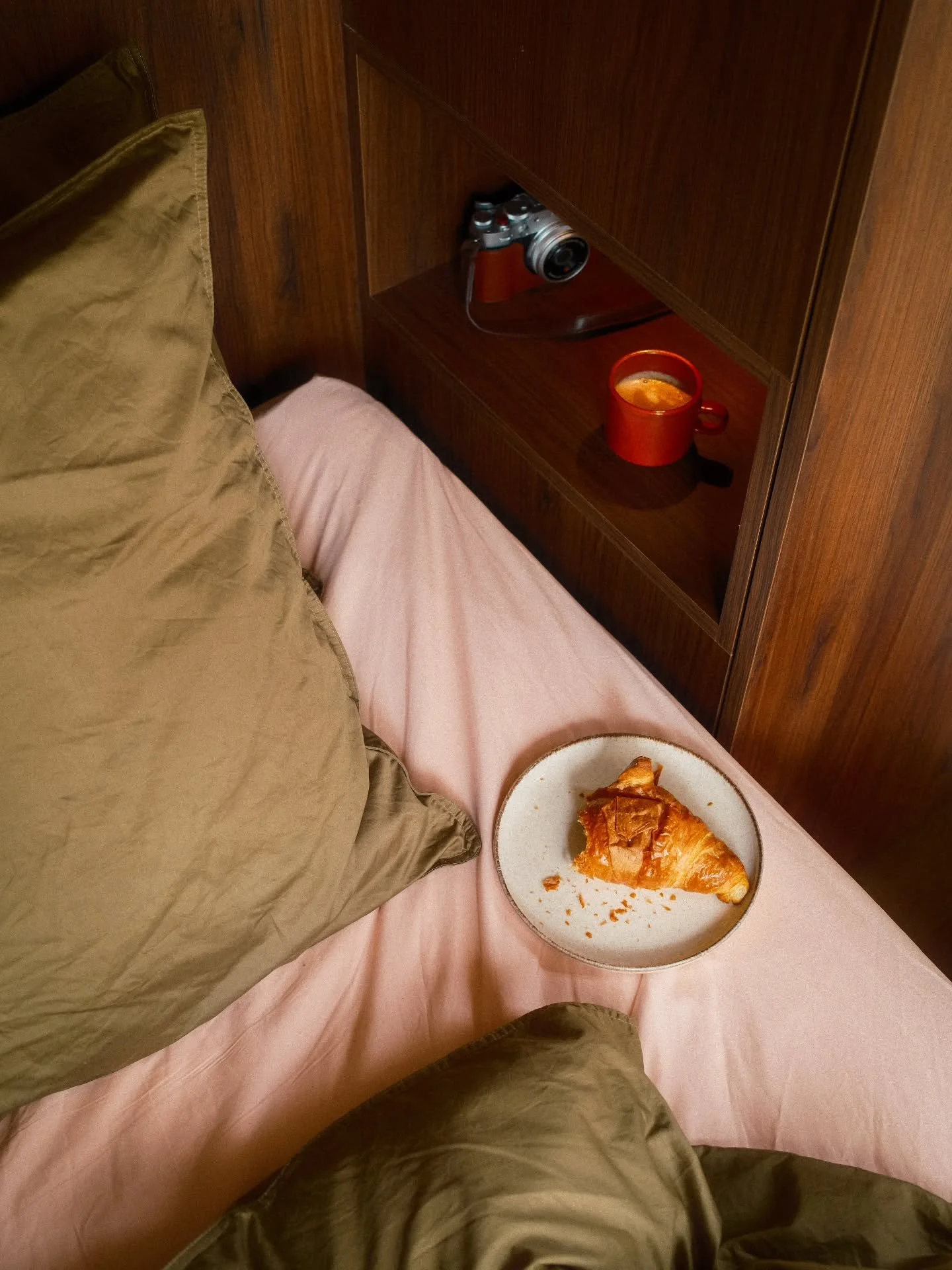 Ons eerste lange weekend in Nola. En eerlijk: we genieten er z&oacute; van🤩

We beginnen de dag altijd rustig met koffie en soms een croissant in bed, terwijl er gewoon eekhoorntjes voorbij komen!
Daarna een boswandeling richting de Zandenplas. Even