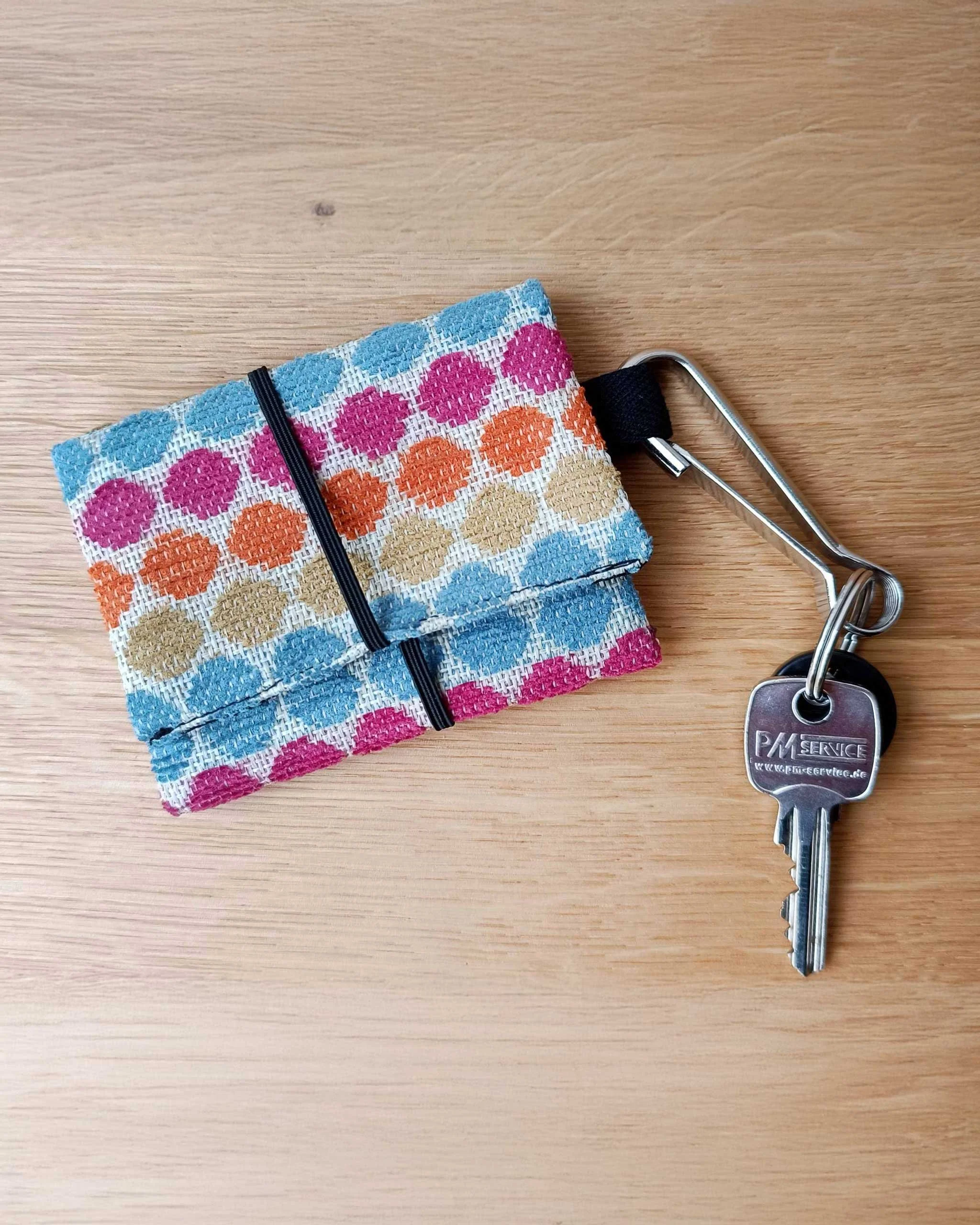 Utensilientaschen-Mini-unikat-blau-pink-orange-beige-punkte_Hoch.jpg