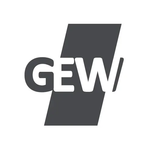 Logo mit den Buchstaben GEW, schwarz-weiß, stilisiert in einem diagonalen Design.