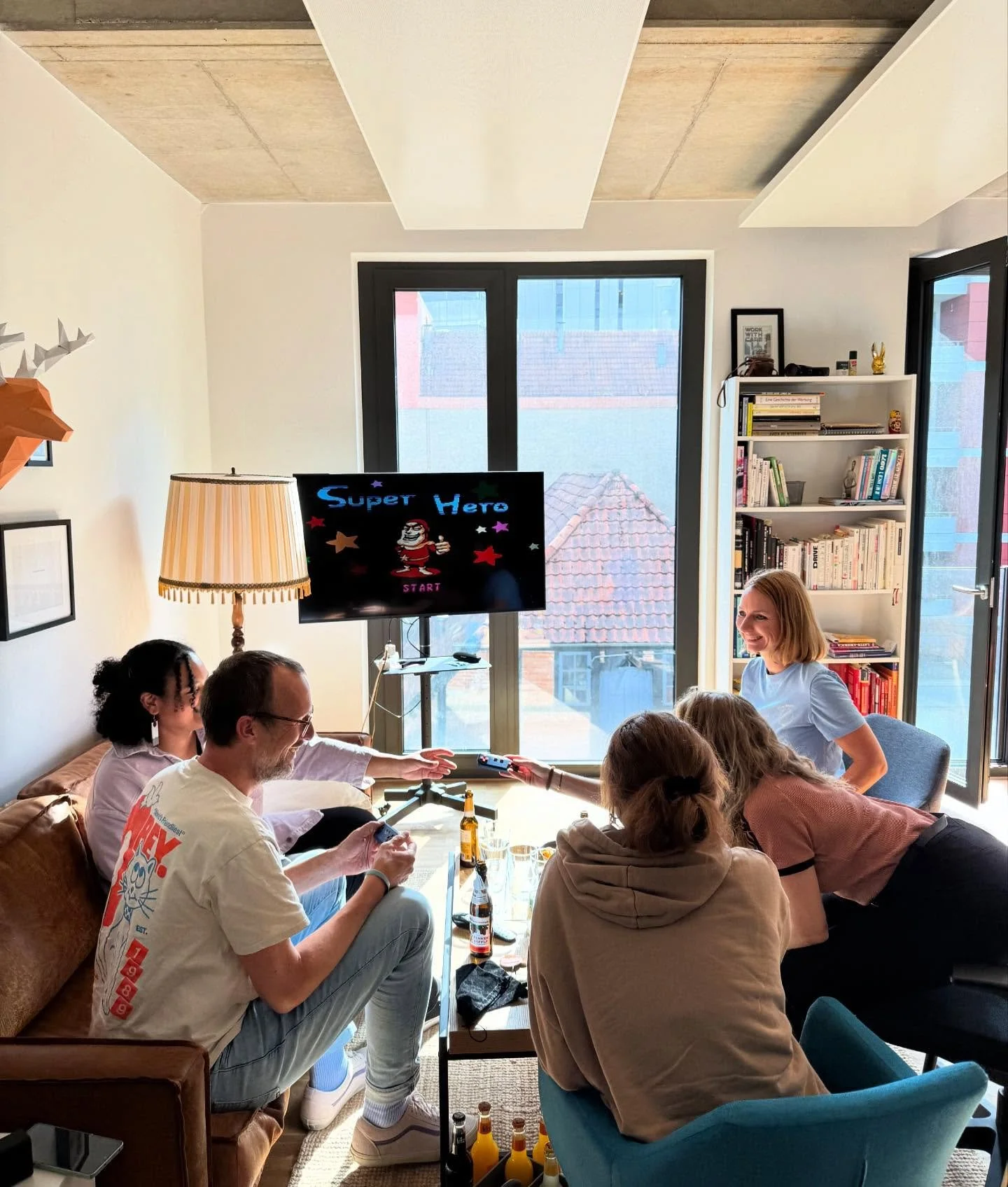 Pizza, Limo und Spiele spielen 🍕🥤🎮

So sieht bei uns ein klassisches After-Work-Treffen in der Agentur aus aus!

#afterwork #agentur #werbeagentur #werbeagenturoldenburg #oldenburg #marketing #afterworktime #superidee #werbeagentursuperidee