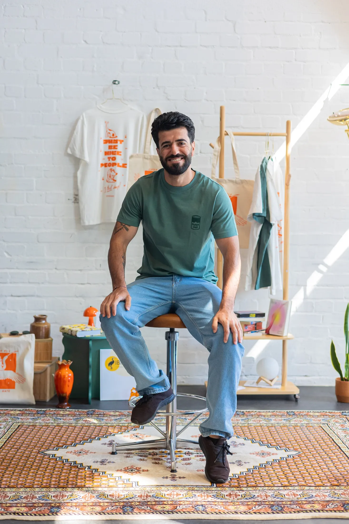 superidee-werbeagentur-super-shop-ibis-super-t-shirt-groessen-beispiel-vorne.webp