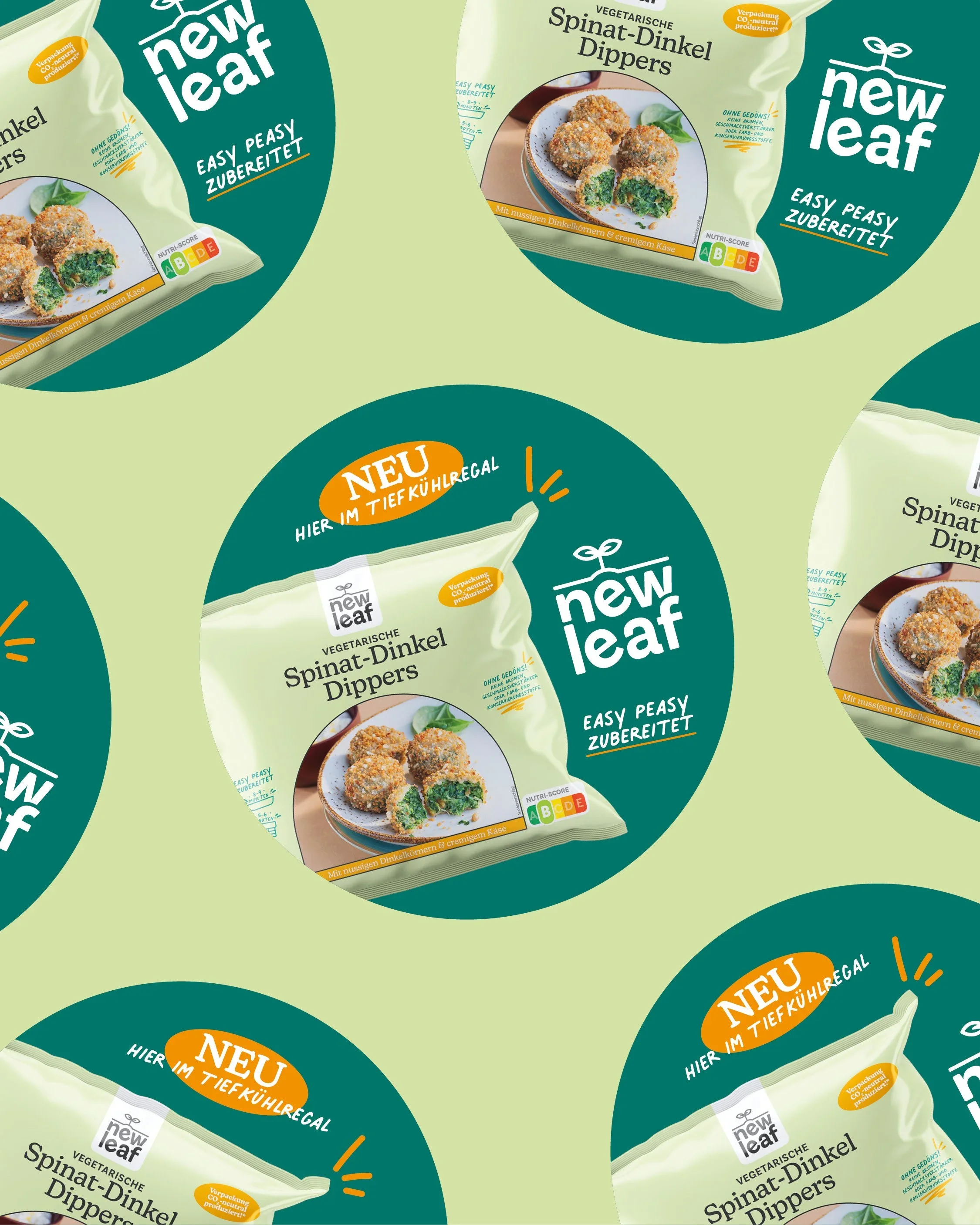 Mehrere Packungen vegetarischer Spinatschnitzel in grüner Verpackung mit dem Label 'new leaf' und Texten in Deutsch, auf grünem Hintergrund. Preisangaben, Nährwertkennzeichnung und Produktbeschreibung sichtbar.
