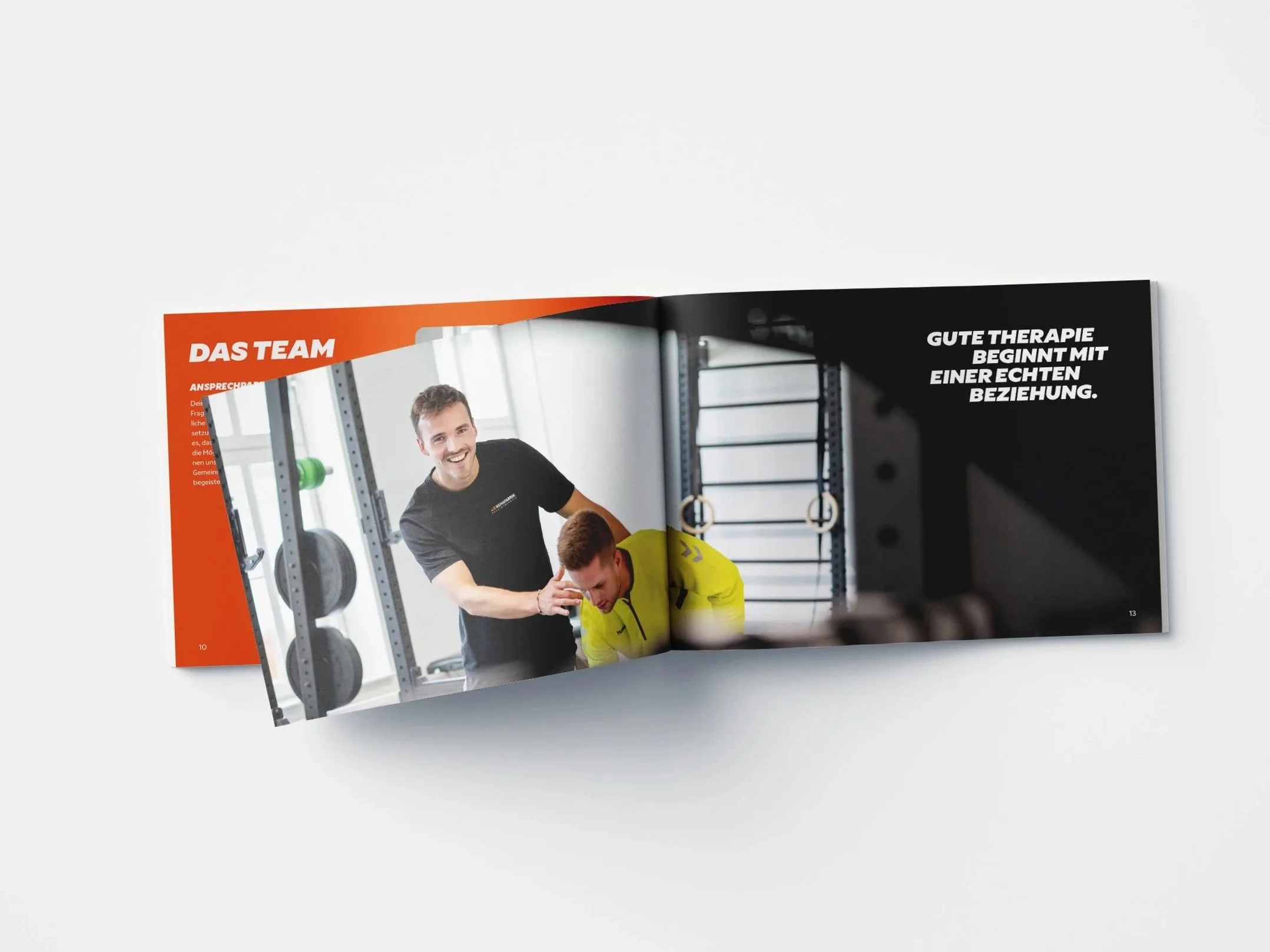 Eine Innenseite der Broschüre "The REHAFABRIK Way – Dein Onboarding Guide"