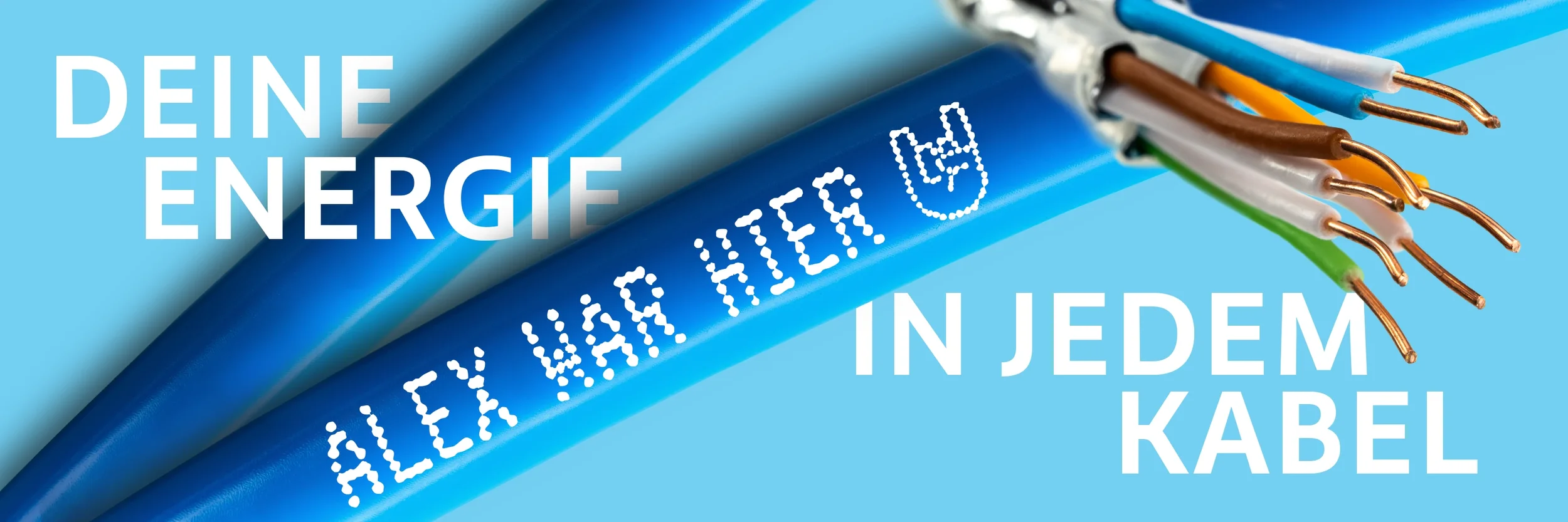 Mehrere bunte elektrische Kabel mit offen Enden auf blauem Hintergrund, überlagert mit weißem Text "Deine Energie in jedem Kabel" und blauer Kabel mit weißen Punkten und Text "Alles war heller".