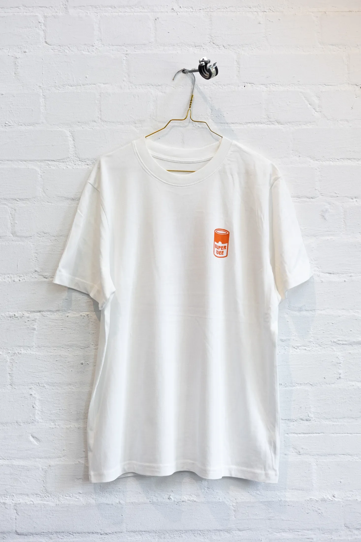 superidee-werbeagentur-super-shop-ibis-oldenburg-white-super-shirt-be-nice-to-people-front.webp