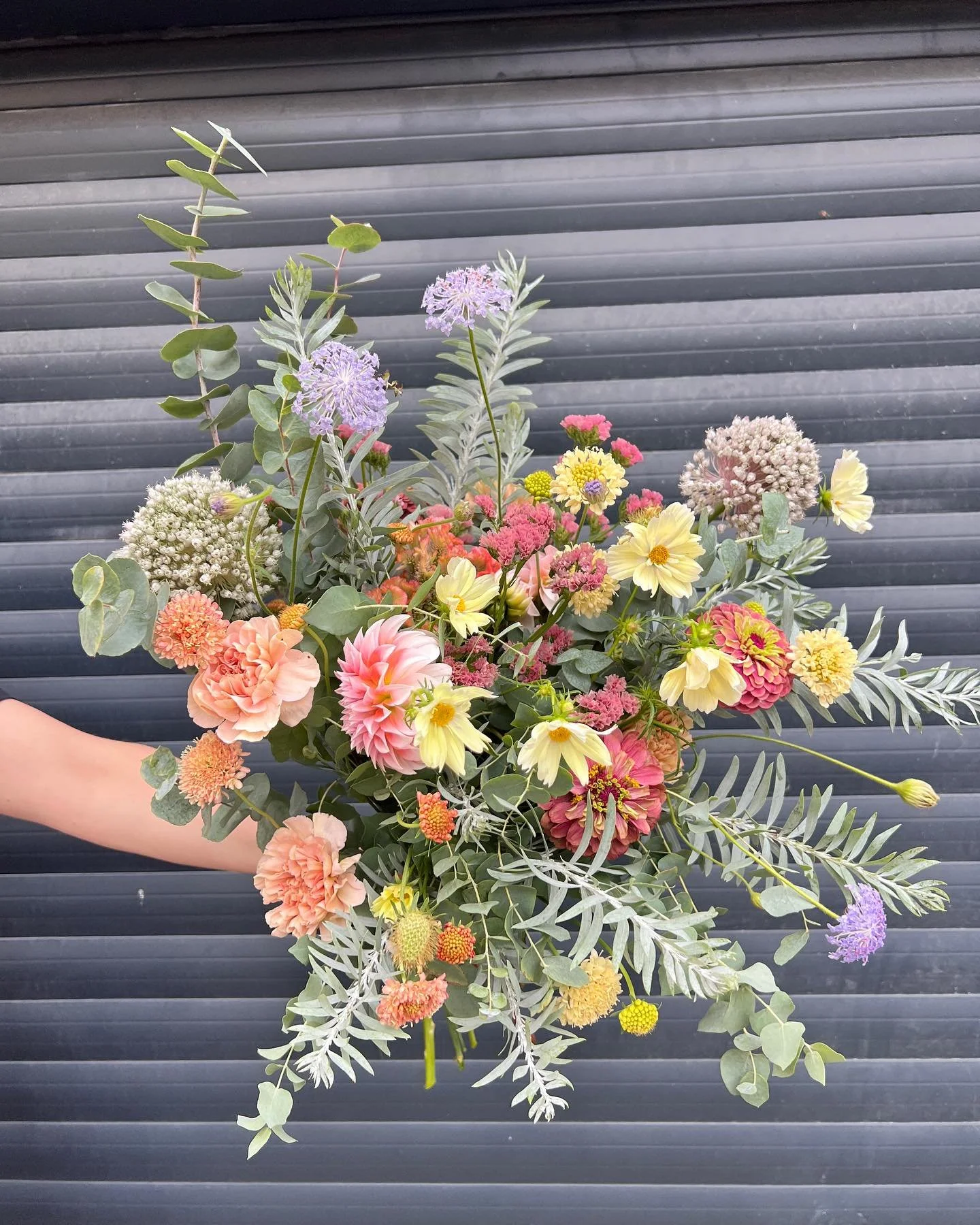 🌾BOUQUET SAUVAGE 🌾

Bouquet tout doux &hellip;

On adore les couleurs peps, vitamin&eacute;es et color&eacute;es, mais on aime aussi les cama&iuml;eux plus doux et les teintes pastels, mais toujours dans un esprits wild, a&eacute;rien, fluide&helli