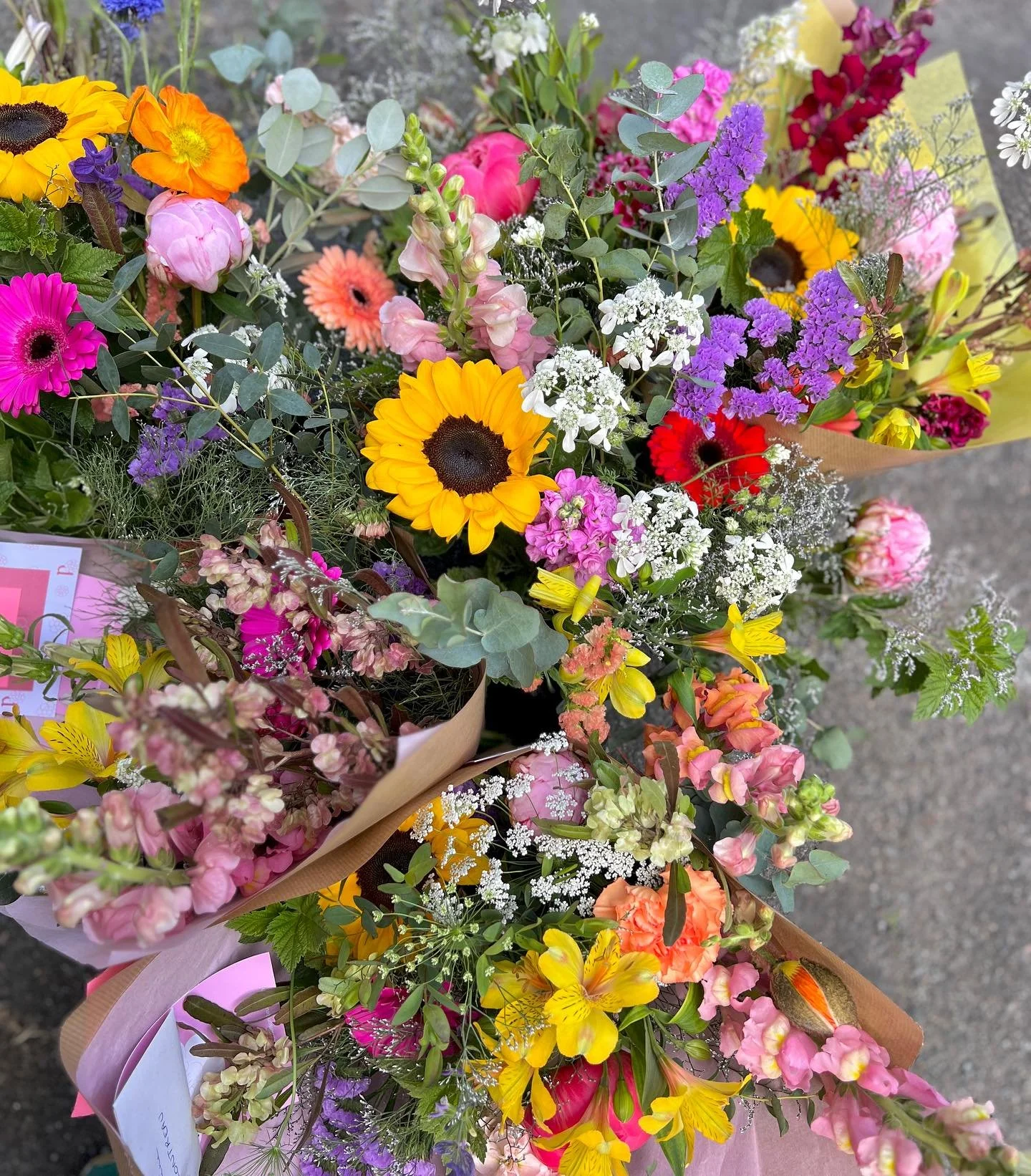 💐🌸 F&ecirc;te des Mamas 💜💐

J-1 

Les pre-commandes sont encore possible! 
N&rsquo;h&eacute;sitez pas &agrave; passer par le site, &agrave; nous appeler ou tout simplement &agrave; venir &agrave; l&rsquo;atelier (mais si vous ne voulez pas attend