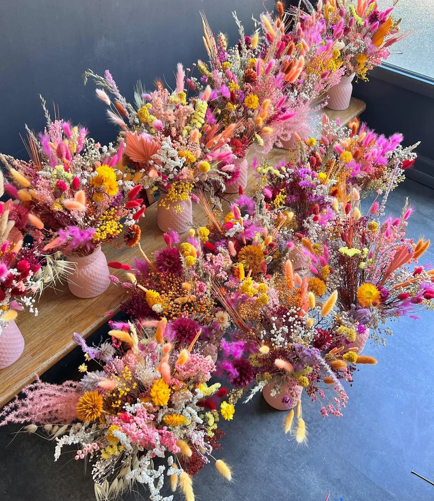 🌸🌻COLOR THERAPY 🌻🌸🌺

Les centres de tables de Noemie &amp; Thomas! 

#fleurssechees #fleuristetours #atelierfloral #tourscity #mariage #fleuristemariage #mariagetours #tourraineloirevalley #mariagecentrevaldeloire
