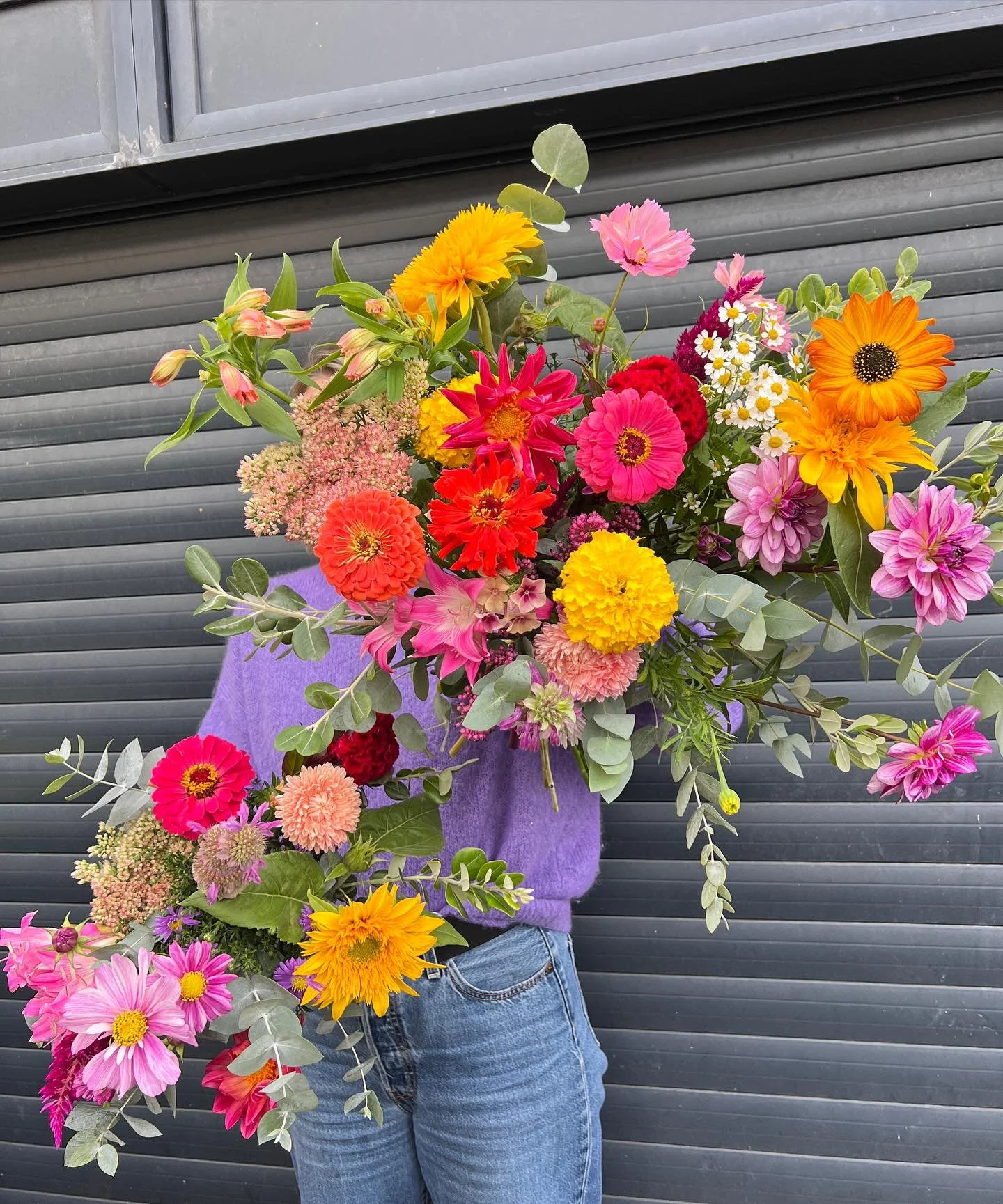 💐💜JEU CONCOURS 💐💗

🇫🇷JOURN&Eacute;E DE LA FLEURS FRAN&Ccedil;AISES 🇫🇷

Ce week-end on f&ecirc;te les fleurs fran&ccedil;aises, les fleurs locales, les fleurs de saison! 
Parcque plus de 85% des fleurs coup&eacute;es vendues en France ne vienn