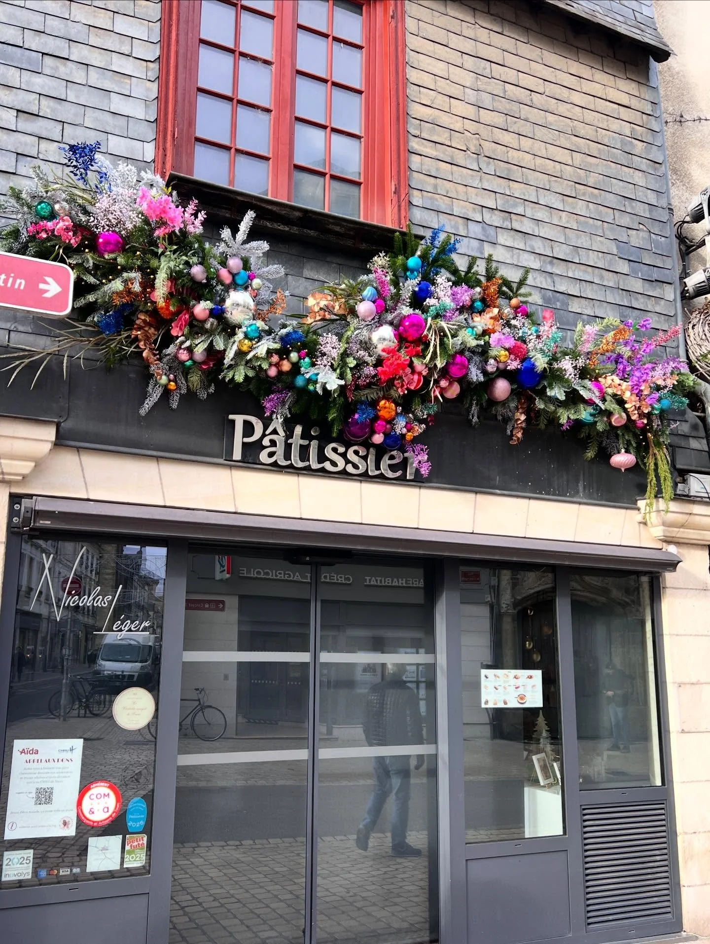 ✨💕💜🌸 JOYEUX NO&Euml;L &Agrave; TOUS 💜🌸💗✨💟

Nous vous souhaitons un joyeux No&euml;l avec les photos des d&eacute;cors de vitrines r&eacute;alis&eacute;es pour @nicolaslegerpatissier . Encore merci pour leur confiance.

Nous esp&eacute;rons que