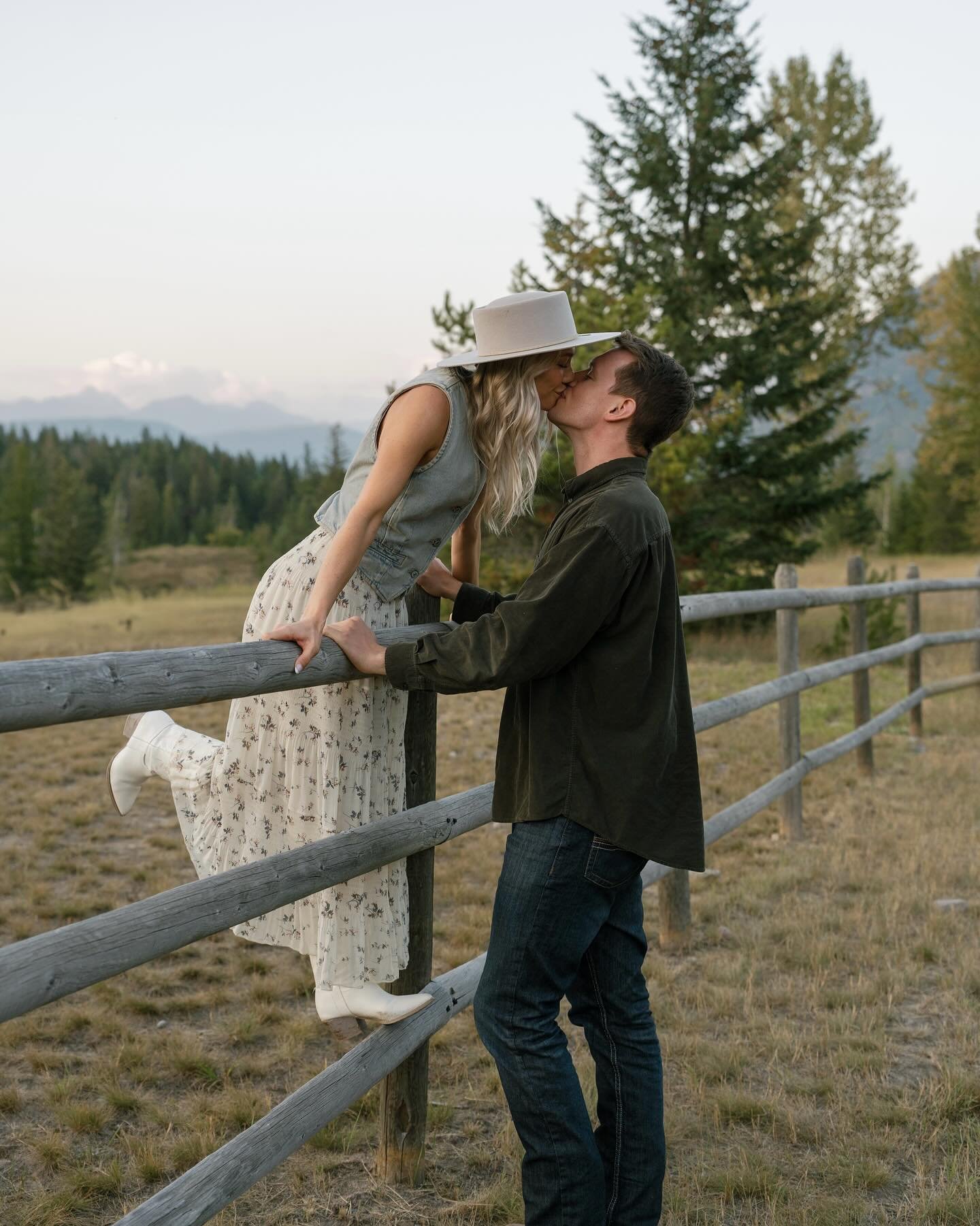 sweetie engagement session with Olivia and Jacob and I just cannot wait for their wedding next summer 😌🌄
