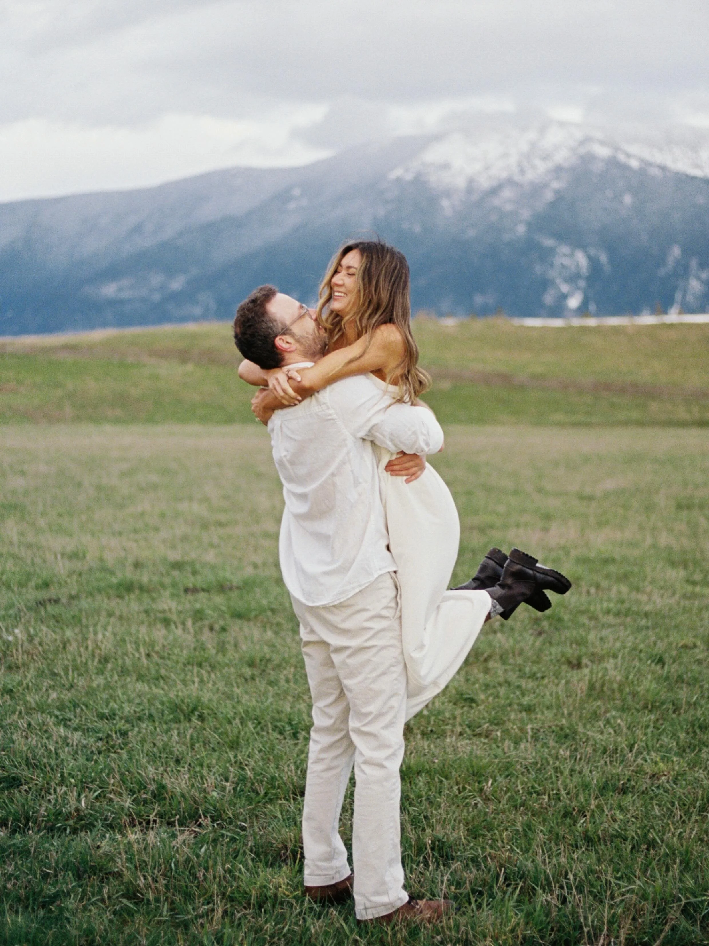 Mel + Jonathan on film 🍃 would you believe me if i told you the morning of our session snow was covering the whole field!? nothing a little Montana sun couldn&rsquo;t make magically disappear ☺️