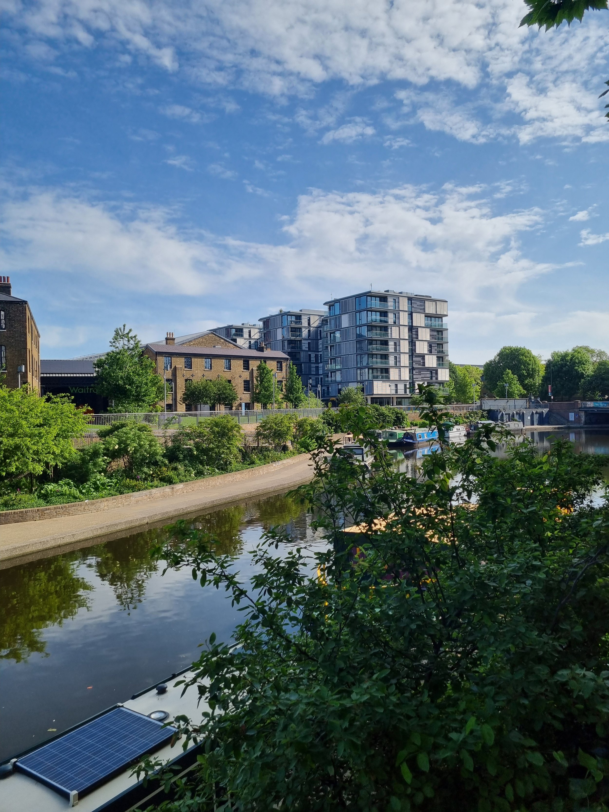 regents-canal-towpath-public-space..jpg