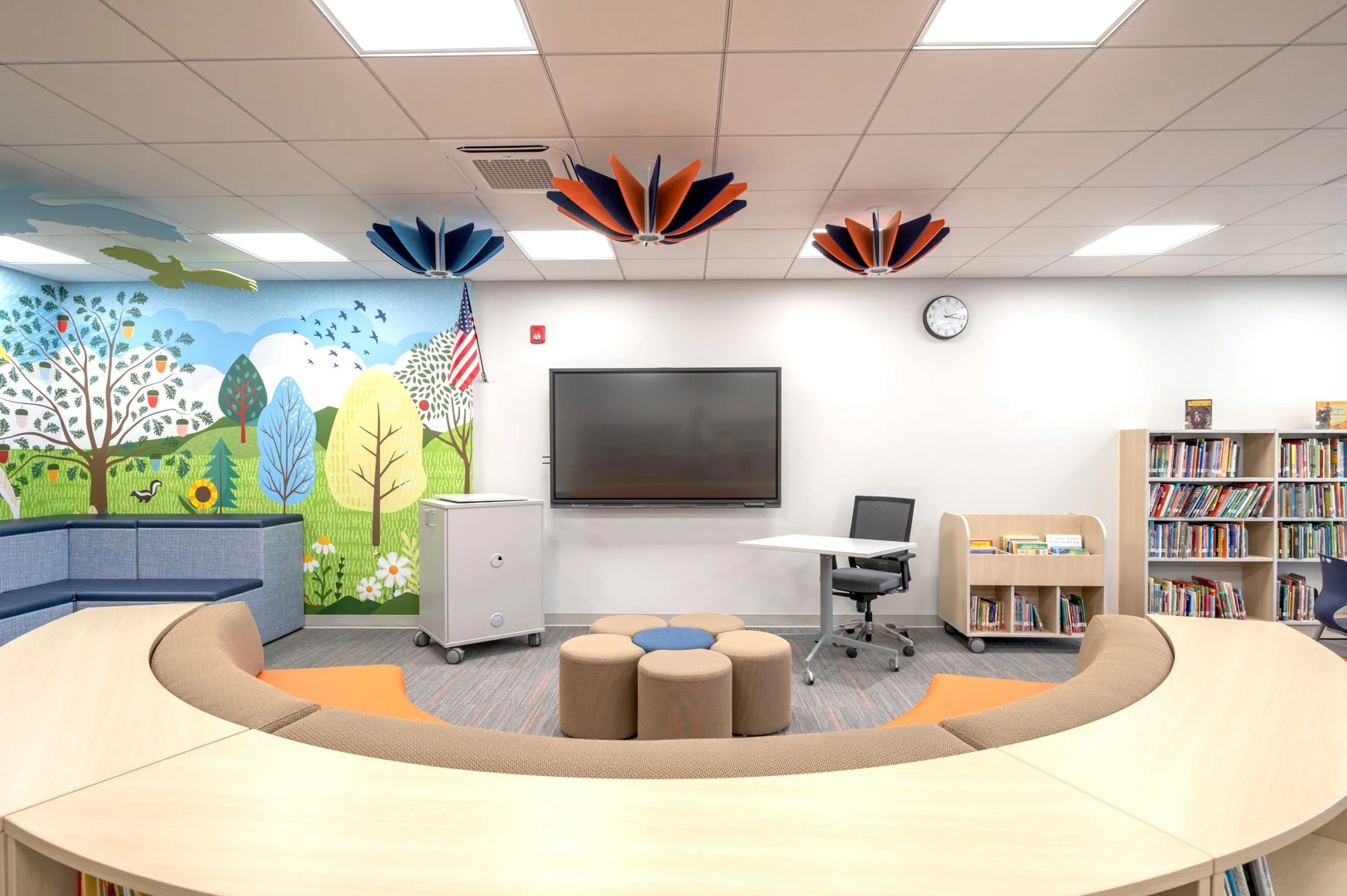 elementary school library media center 7.jpg