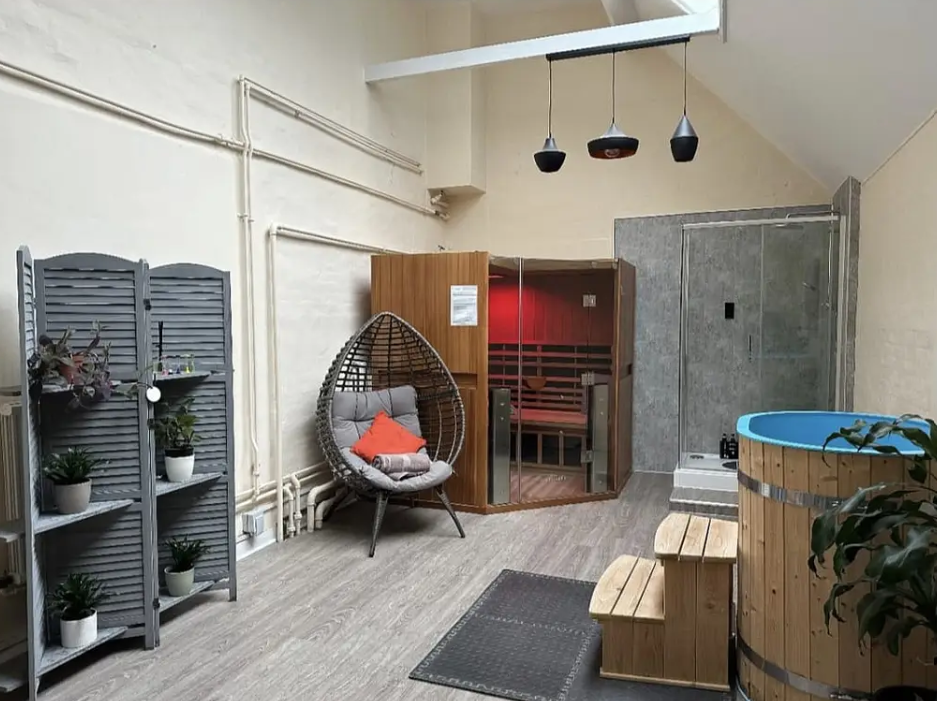 Contrast Therapy Explained (Infrared Sauna & Ice Bath)