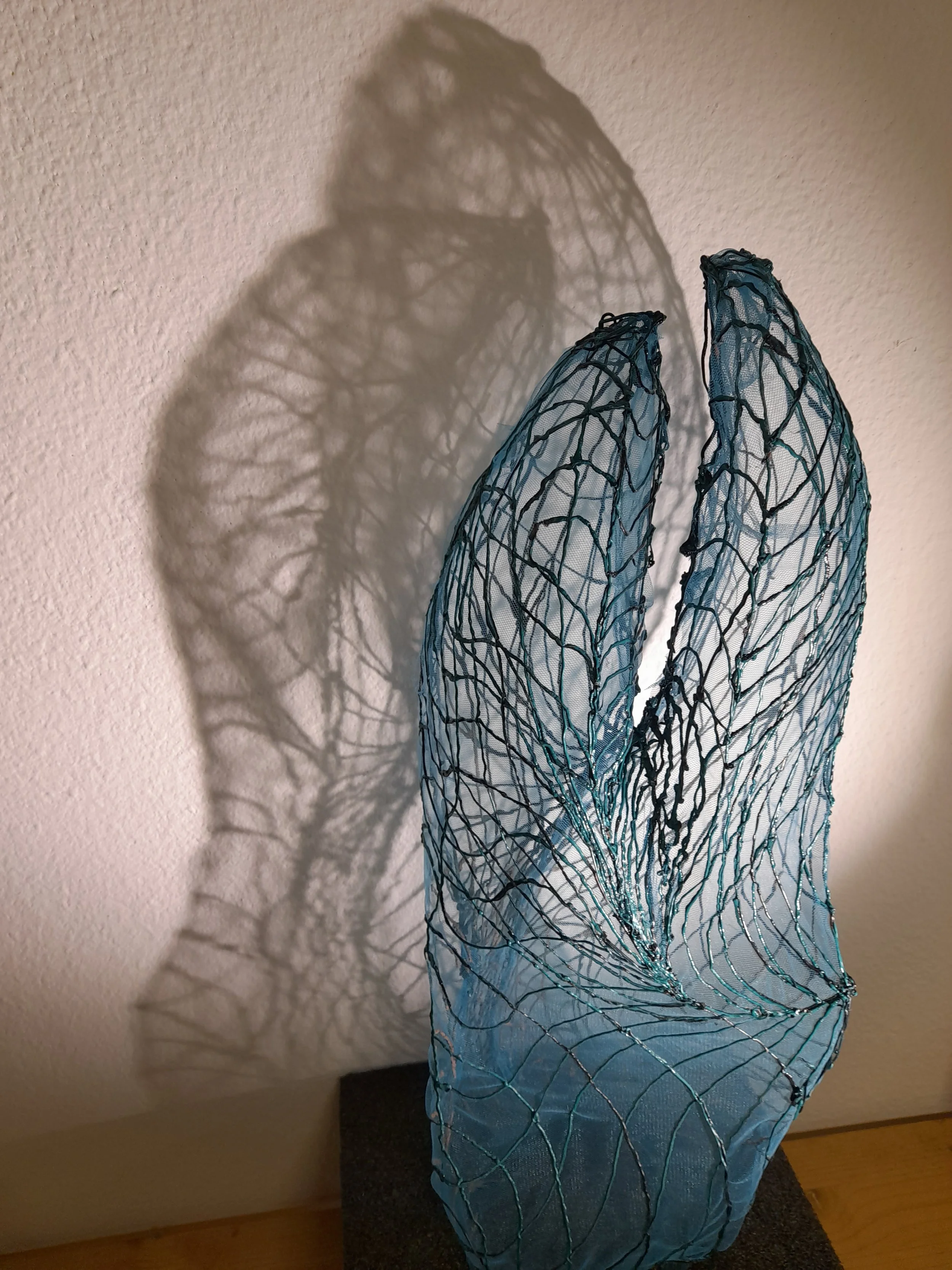 6 table sculpture wire art (2).jpg