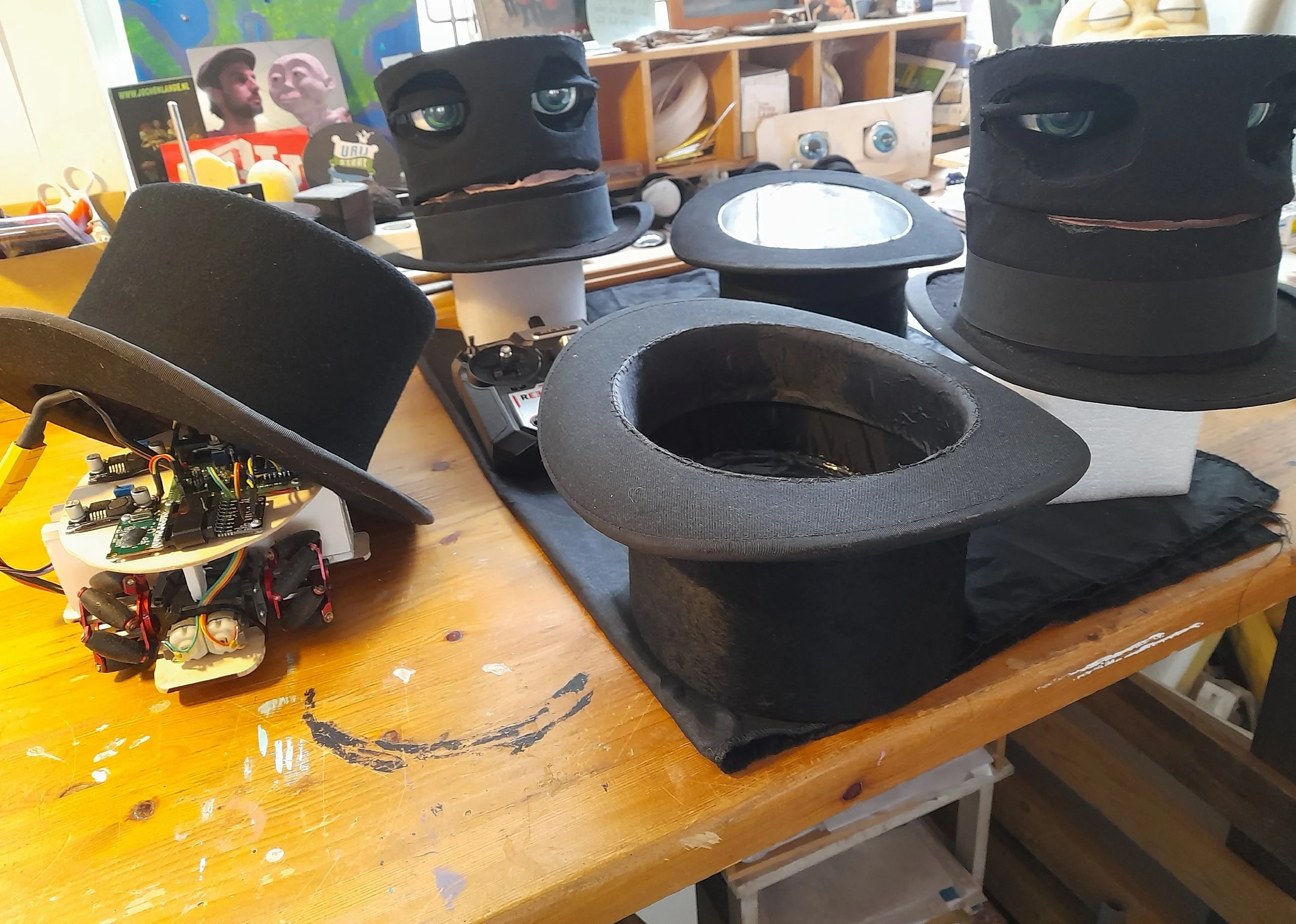 animatronic circushoeden (2).JPG