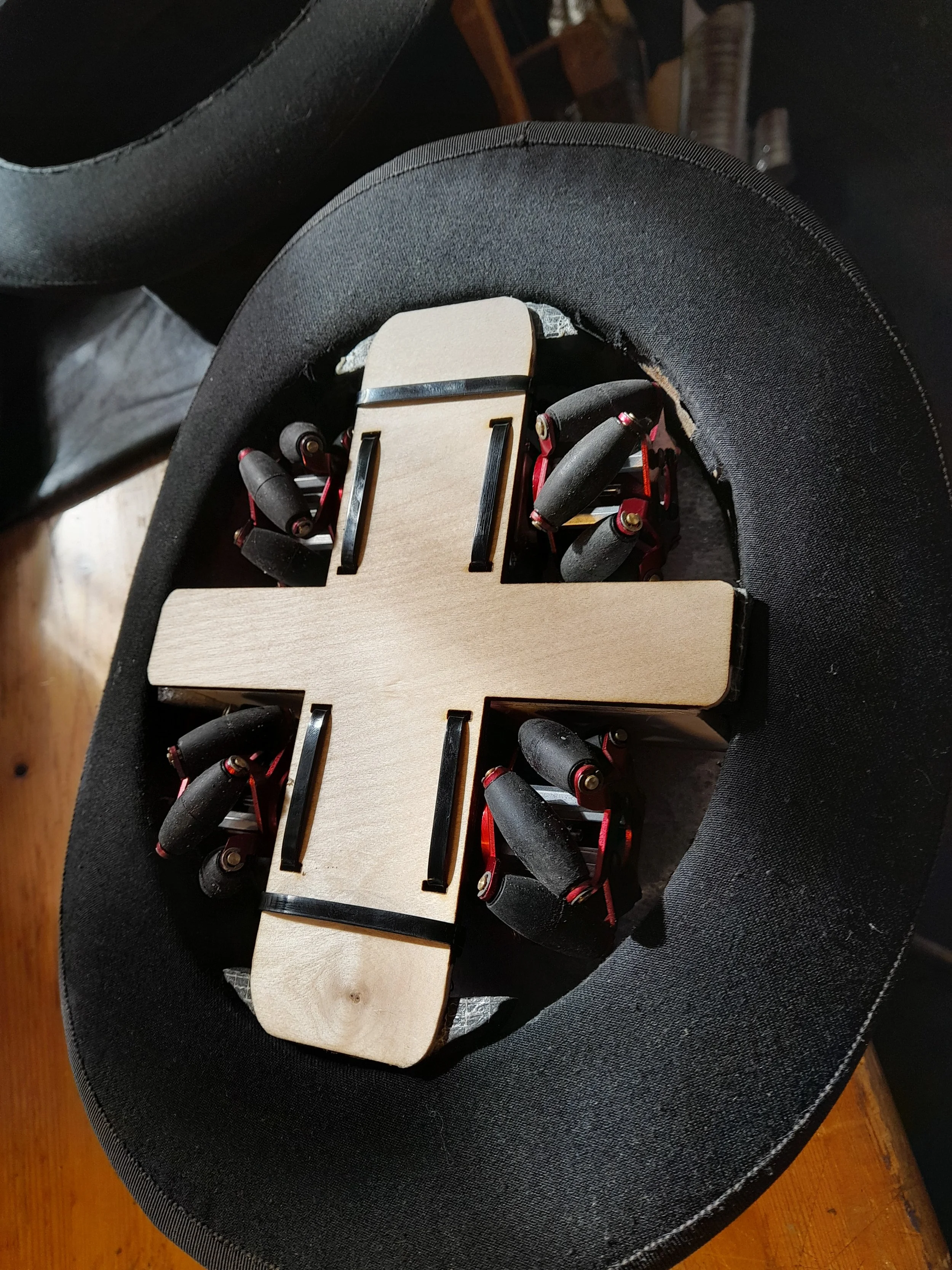 animatronic circushoeden (3).jpg