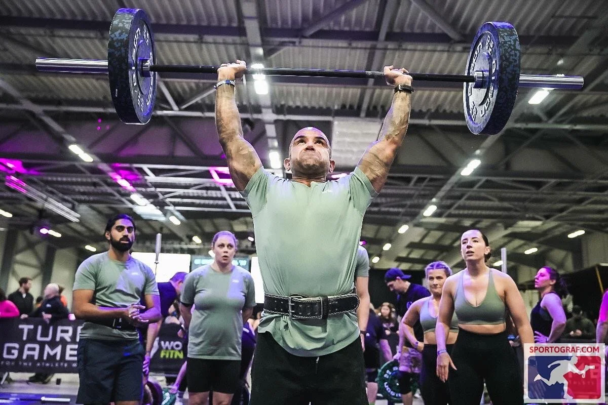 ben leacock performing ground to overhead clean
