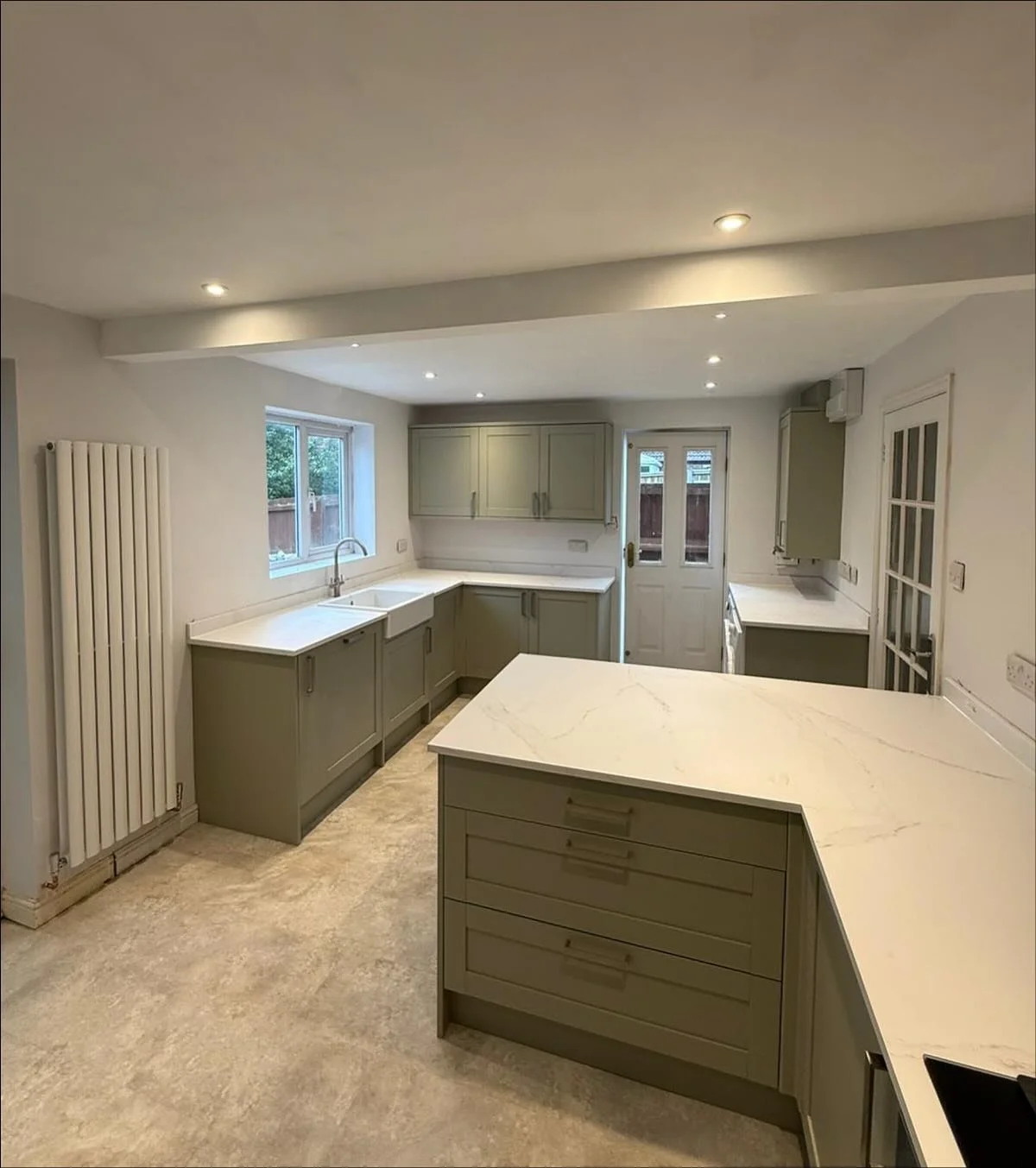 Kitchen Installation 

We recently helped @key.developments transform this kitchen into a new modern place to be. We completed radiator, kitchen sink and gas works. If you are looking for a new modern kitchen or any construction works give @key.devel