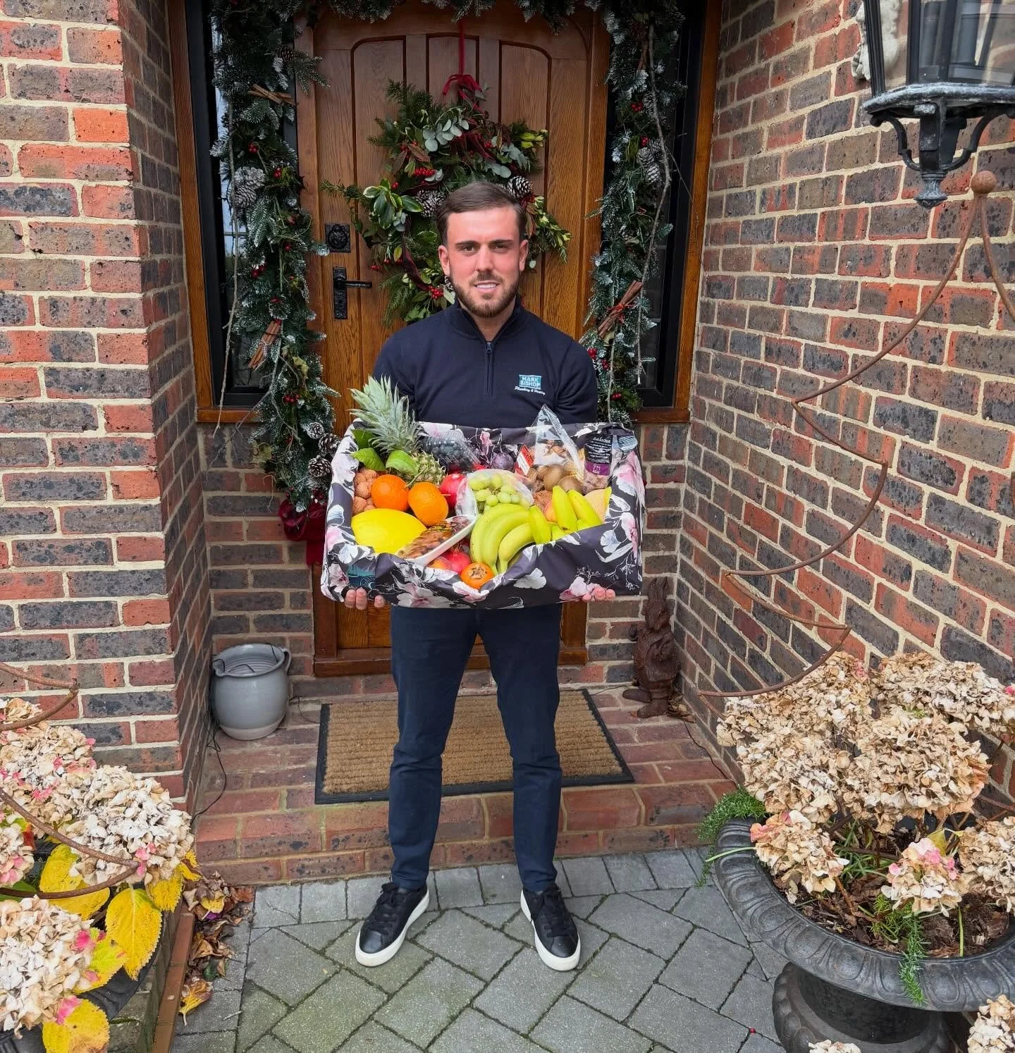 When Gildredge park Bowls asked if we would help in a raffle prize, we were more than happy to participate🎄. 
Old Town, Green Street Grocers , made up this beautiful hamper full of all sorts of treats. Hope the winner loves it👏🏼🎄

Happy Christmas