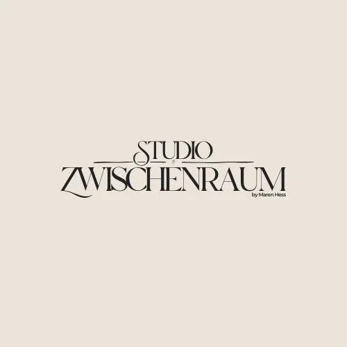 Studio Zwischenraum 💛

Ein Raum f&uuml;r Entwicklung, Kreativit&auml;t und echte Ver&auml;nderung. Ein Ort f&uuml;r Familien, Business und f&uuml;r dich.

Mit dem neuen Logo beginnt ein neuer Abschnitt. Mehr Klarheit. Mehr M&ouml;glichkeiten. Mehr R