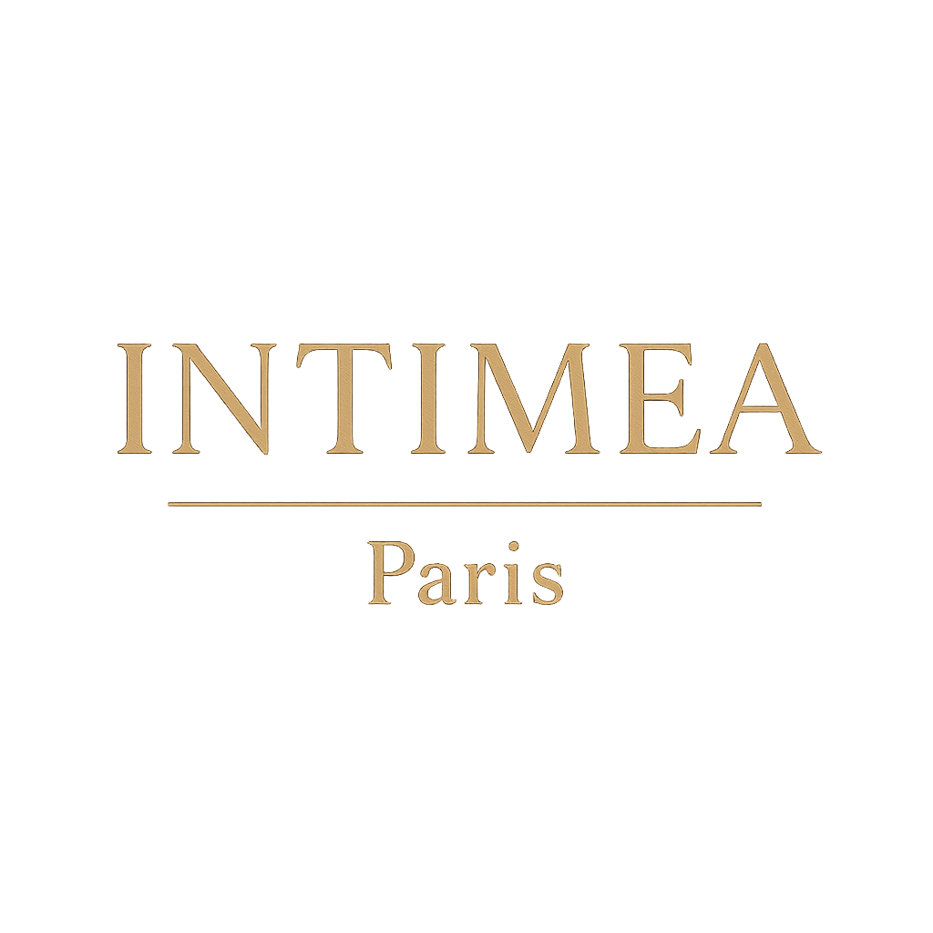 Logo avec le texte 'INTIMEA' en lettres majuscules à côté du mot 'Paris' en lettres plus petites, sur fond noir.