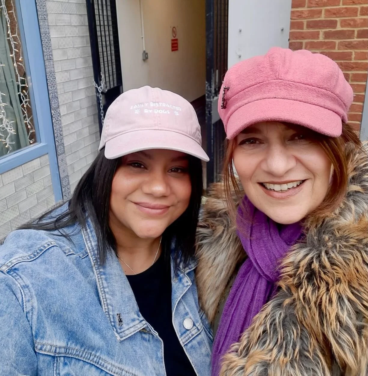 Lunch dates that turn into 3-hour therapy sessions 🍽️✨ Skincare, family, life abroad, spiritual healing&hellip; we covered it ALL. That&rsquo;s what good times look like. 🩷
#GirlTalk #SkincareSisters #GoodVibesOnly #LunchDate