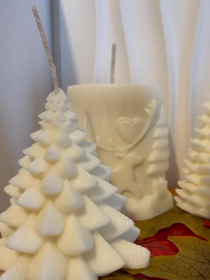 Christmas collection coming soon! Keep an eye out! 🎄🌲☃️❄️🤍✨ #thecraftedoccasion #floralflame #candle #christmas #candlemaking #like4likes #smallbusiness