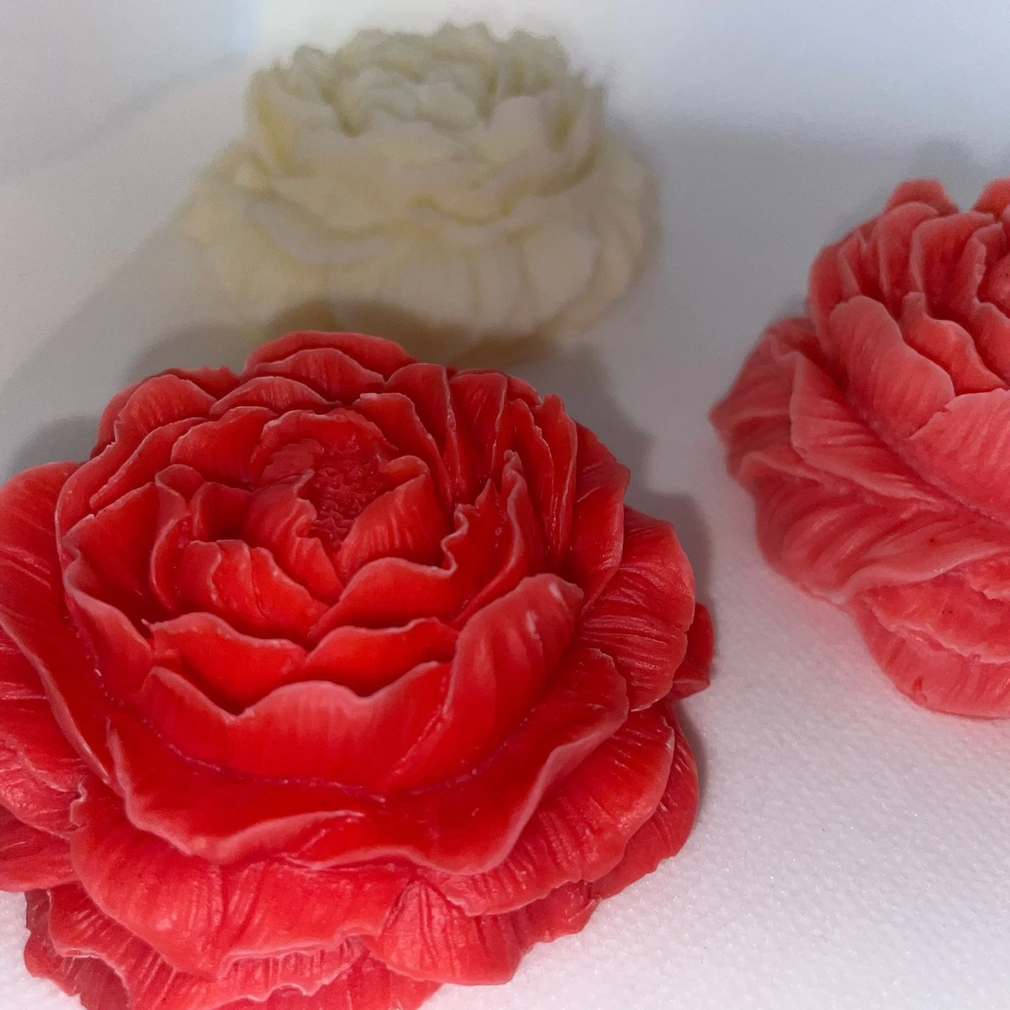 A bloom that never fades 🌸
Our Peony Candle coloured dye is almost here&mdash;available in red, pink, and natural soy white.
Made with soy wax and essential oils.
Perfect as a decorative piece and safe to burn.
A thoughtful Valentine&rsquo;s gift fo