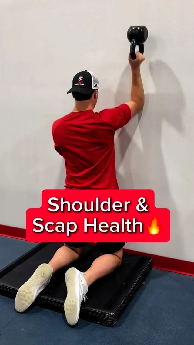 Kneeling KB Serratus Wall Slides ⬇️
1. Kneel in front of a sturdy wall, holding a kettlebell bottoms-up
2. Elbow goes out at ~45 degree angle from your body, and push your elbow away from your body hard while “scooping” your scap undern