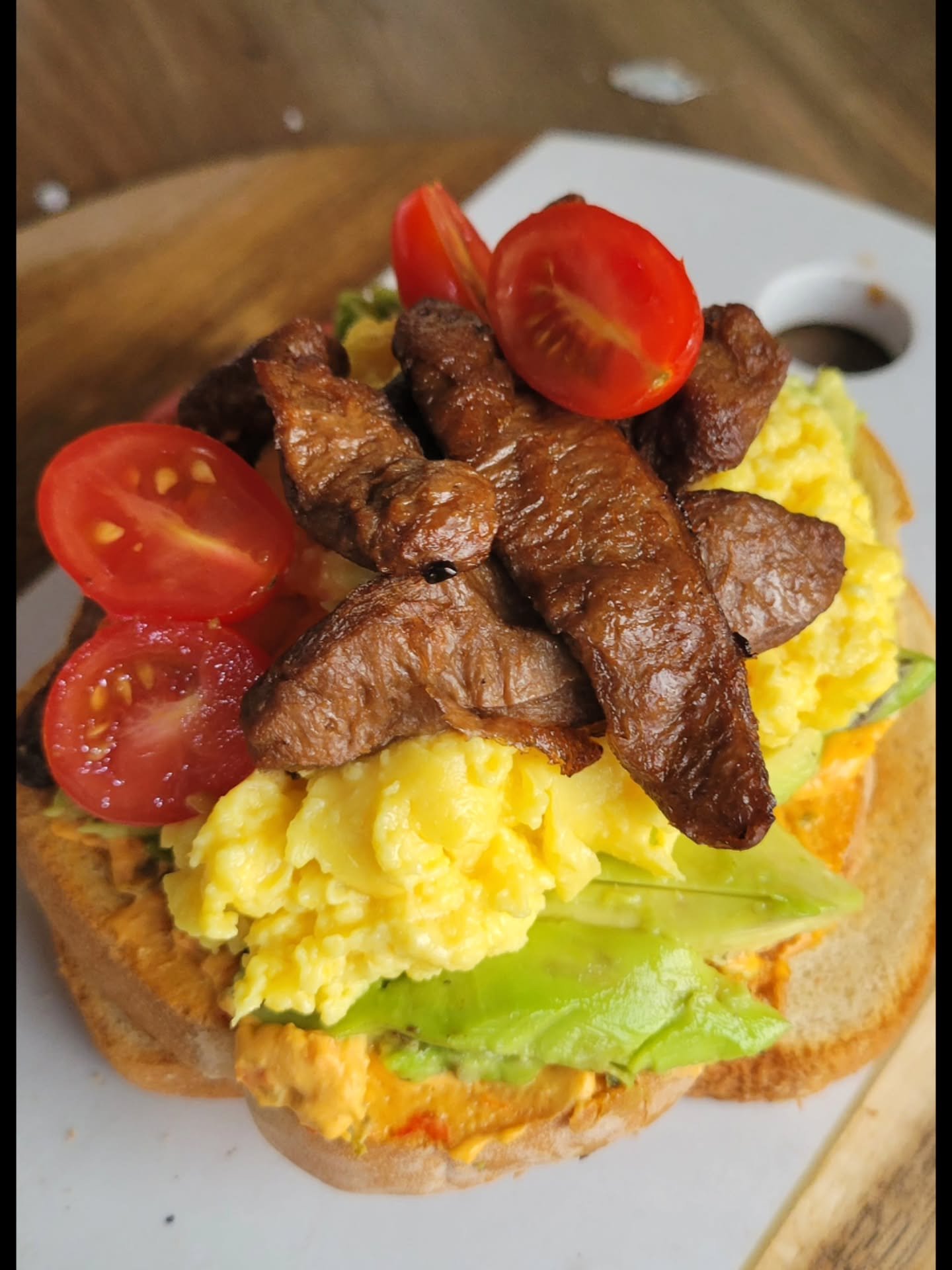 This is how I do a plant based steak and eggs breakfast! Open faced breakfast sammy with vegan jalapeño cream cheese, avocado, JustEgg scrambled eggs, and vegan steak topped with tomatoes! Would you try this combo?