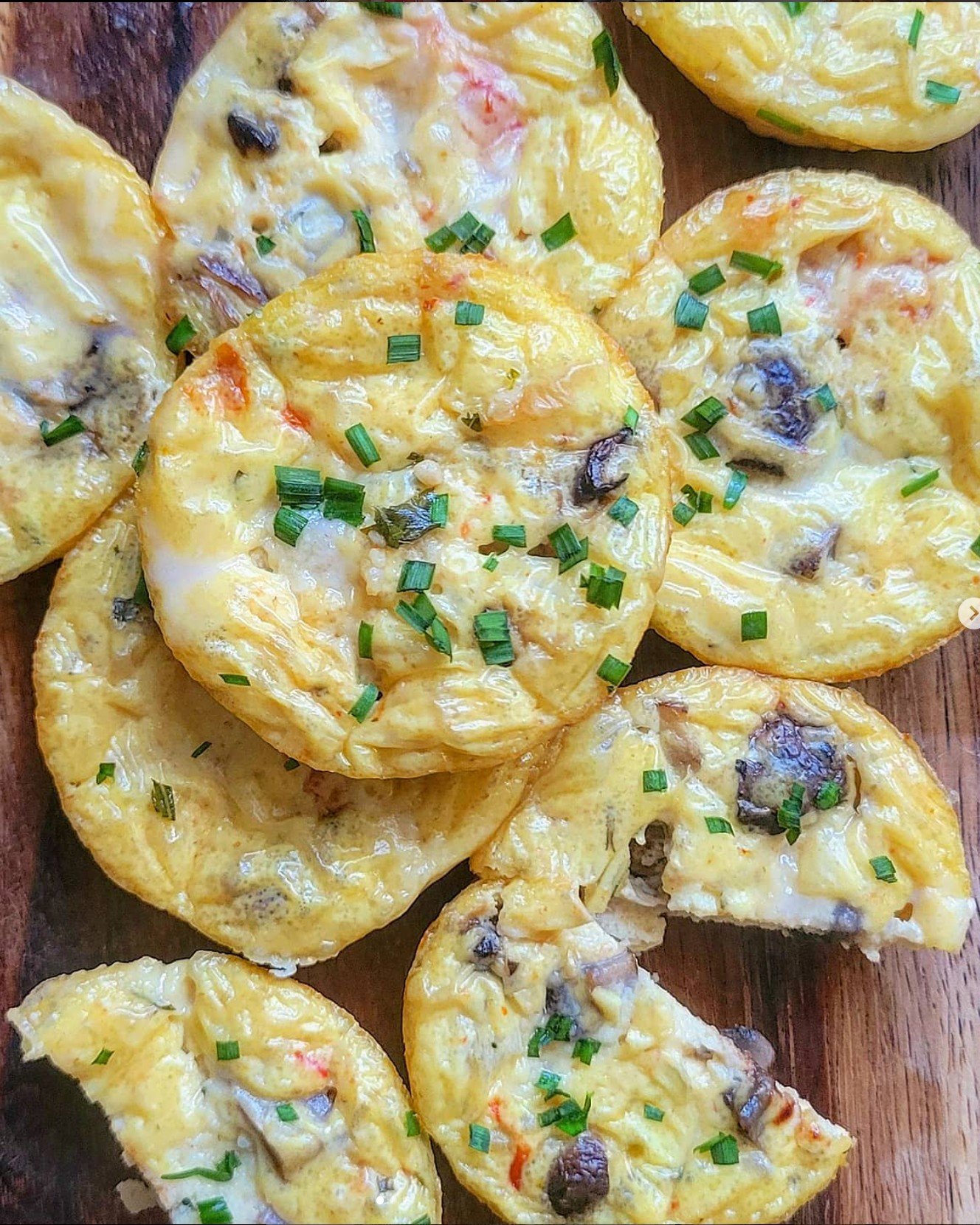 Did someone say vegan egg bites!? I have never had the st*rbucks version but I can't imagine that they could be any better than this! These have mushroom, tomato, and feta So quick and easy and the texture was perfect!
