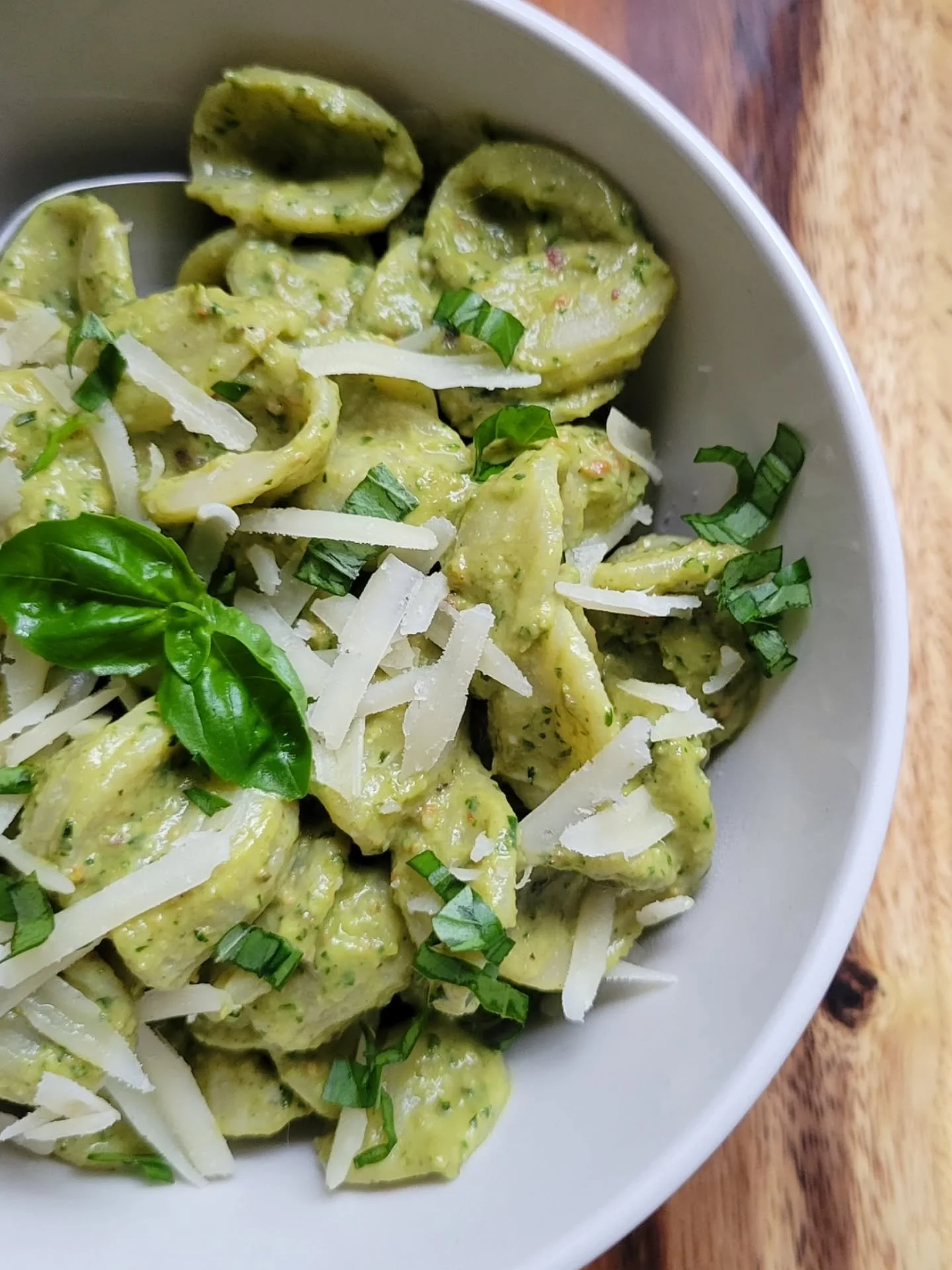 @hwilson68 You asked for it...you got it! My Green Goddess Summer Pasta recipe is live on the blog today! This no-cook sauce is everything you love about summer. Fresh herby basil, salty pistachios, and creamy avocado come together in the time it tak
