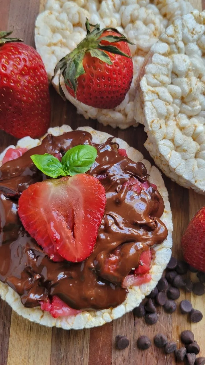 If you're an 80s baby, try not to be triggered by the rice cakes, but these are seriously delicious!