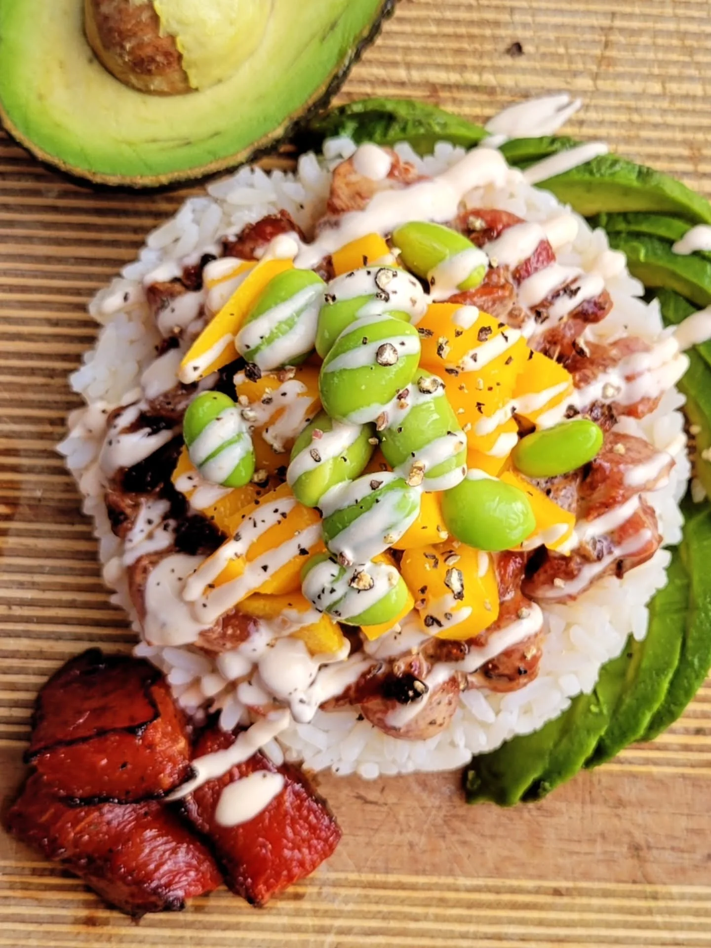 Discover how to turn watermelon into a savory, sushi-style vegan tuna tartare with this easy plant-based recipe. Perfect for poke bowls, this watermelon "tuna" is smoky, flavorful, and 100% vegan. Ready in just a few steps! Recipe at the li