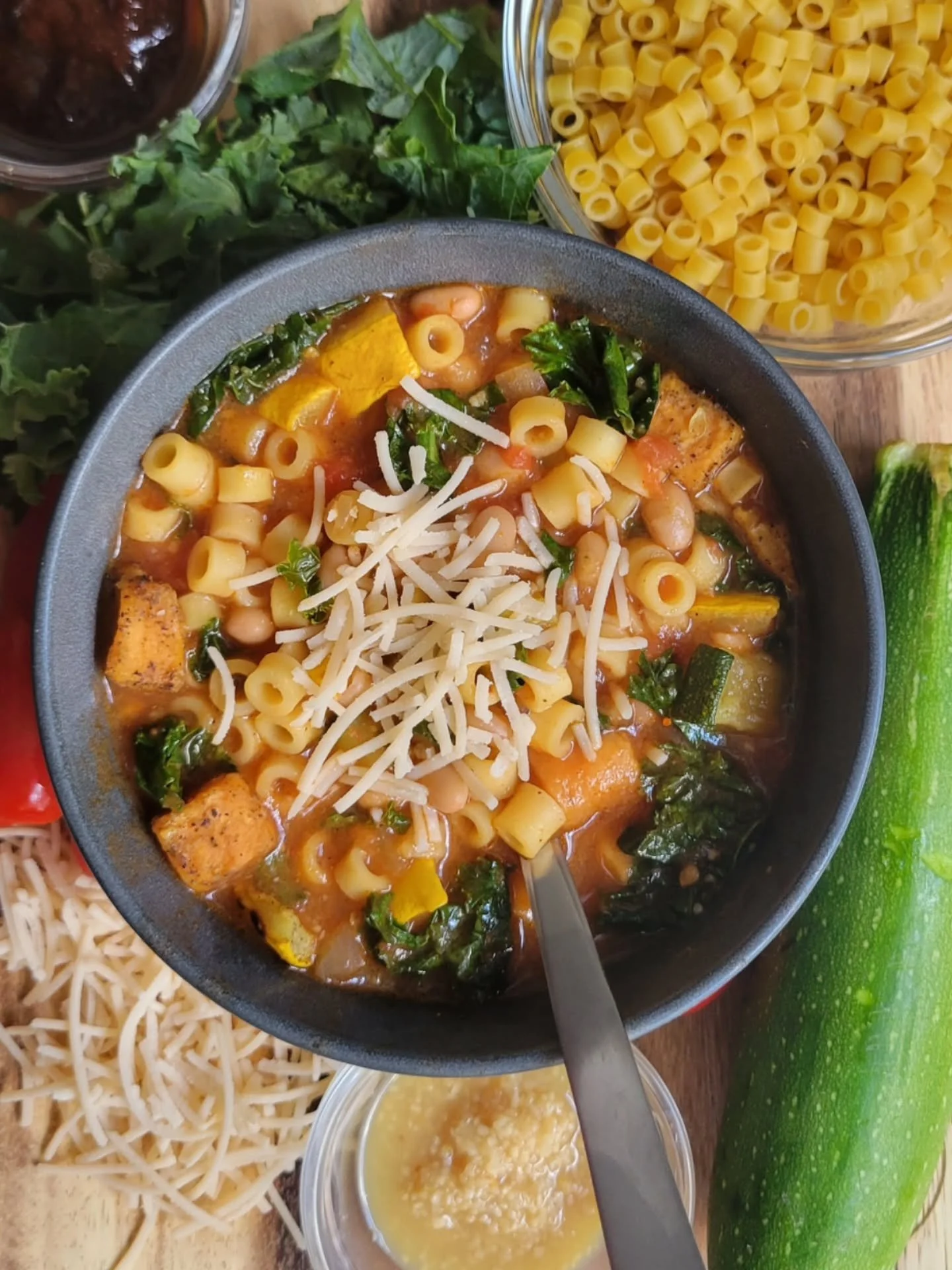 ✨ Cozy season in a bowl ✨
This Autumn-Inspired Minestrone Soup is loaded with roasted sweet potatoes, zucchini, squash, and fresh kale—aka everything your crisper drawer has been waiting for. 💚
Hearty, healthy, and 100% plant-based. Save this