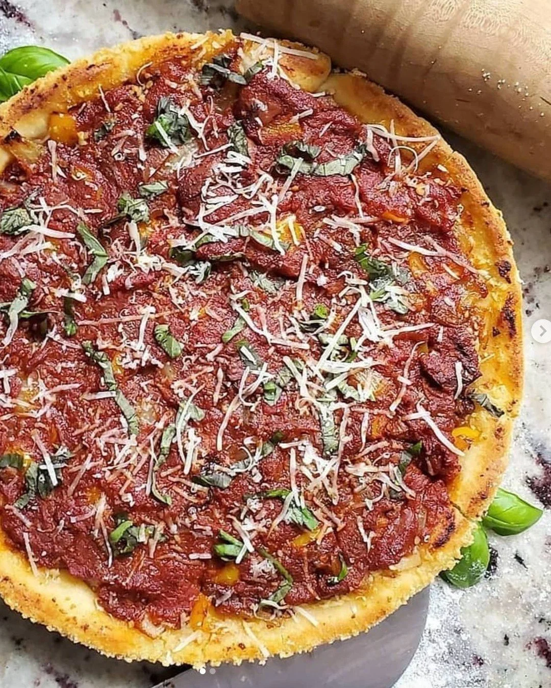 In honor of my time in Chicago this week! #Vegan #Deepdish #Pizza and it didn't disappoint! #BeyondMeat and roasted veggies with my homemade red sauce.
#PlantBased #Vegan #LifeOnTheVeg #Vegetarian #VeganFood #VeganRecipes #PlantBasedFood #HealthyFo